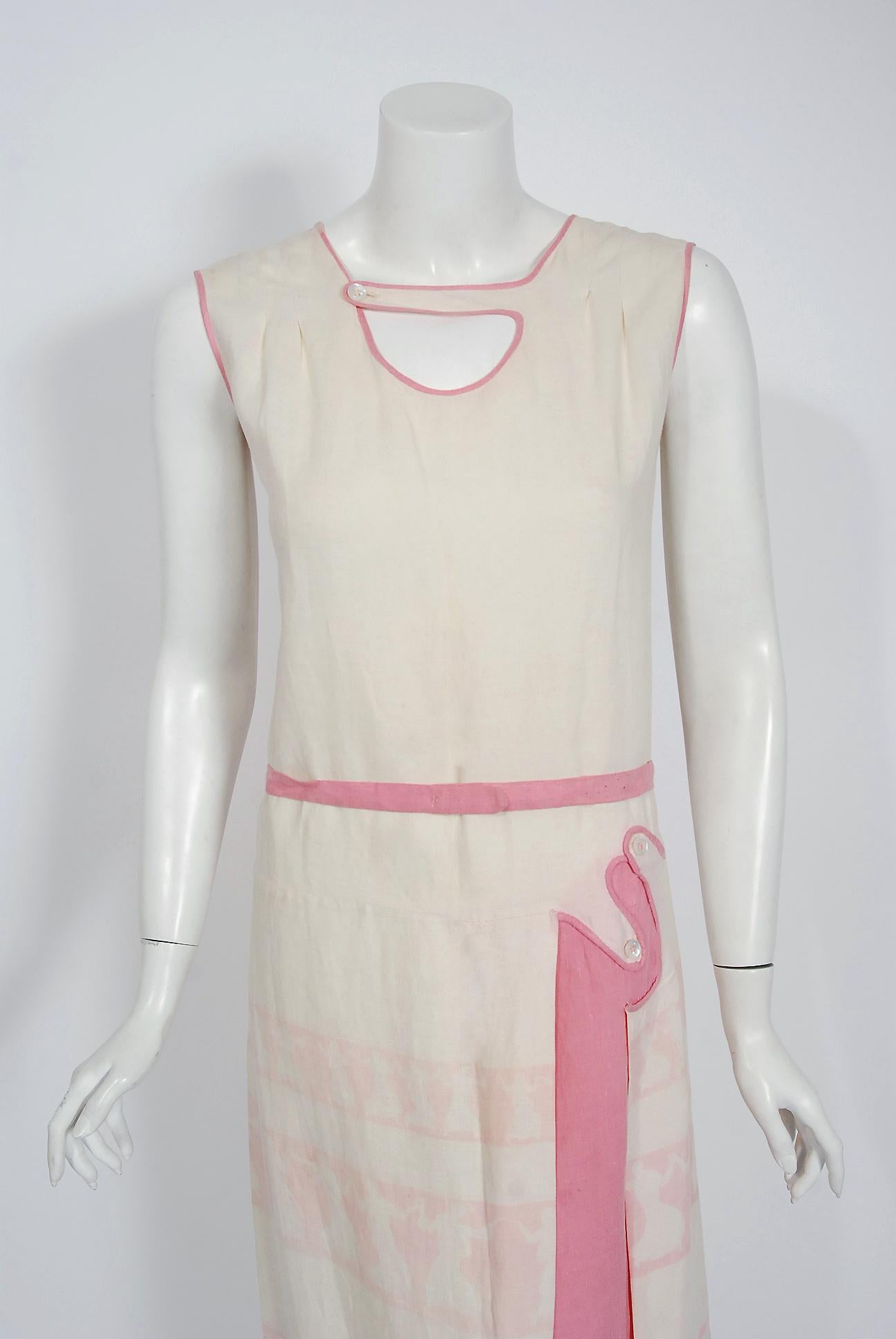 White 1920's Dancing Ladies Novelty Print Pink & Ivory Linen Cut-Out Deco Day Dress 