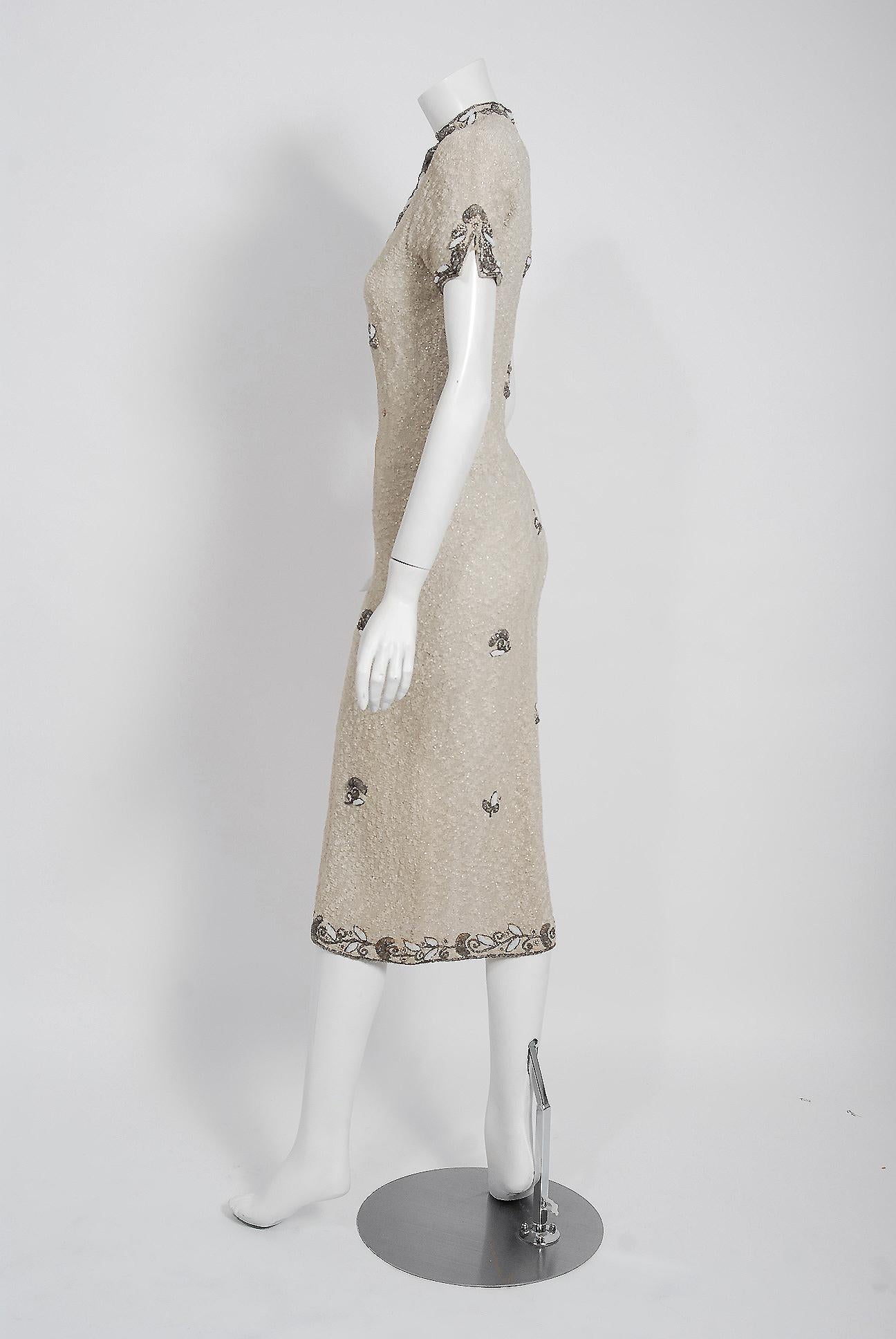 1940's Metallic Creme Wool Knit Beaded Floral-Motif Hourglass Cocktail Dress In Good Condition In Beverly Hills, CA