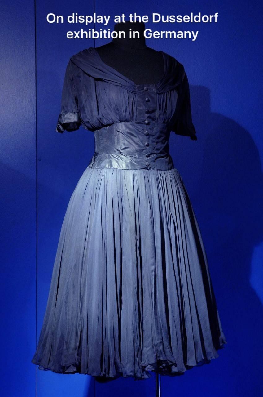 1955 Jean Desses Haute Couture Navy Blue Silk Chiffon Shelf-Bust Sculpted Dress (Schwarz)