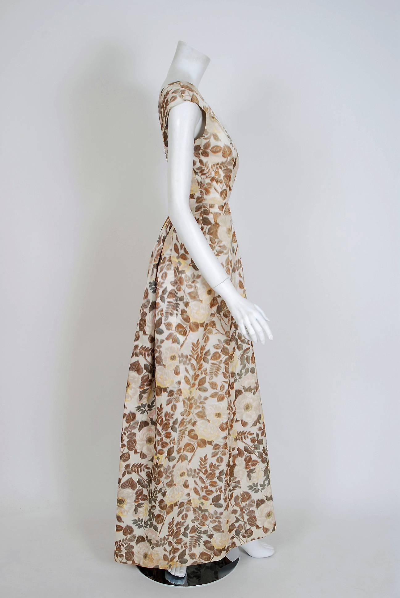 Vintage 1948 Paquin Couture Watercolor Floral Print Silk Hourglass Trained Gown In Good Condition In Beverly Hills, CA