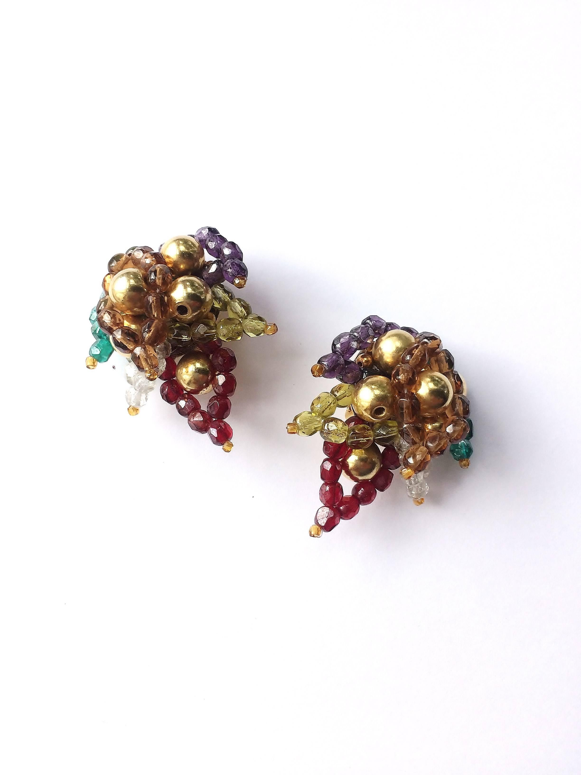 Fresh and warm colours, highlighted with gilt balls, make these earrings, by Coppola e Toppo from the 1960s, stylish and glamorous.
Made with Bohemian half crystal beads, in a three dimensional 'paisley leaf' design, they are light and easy to wear.