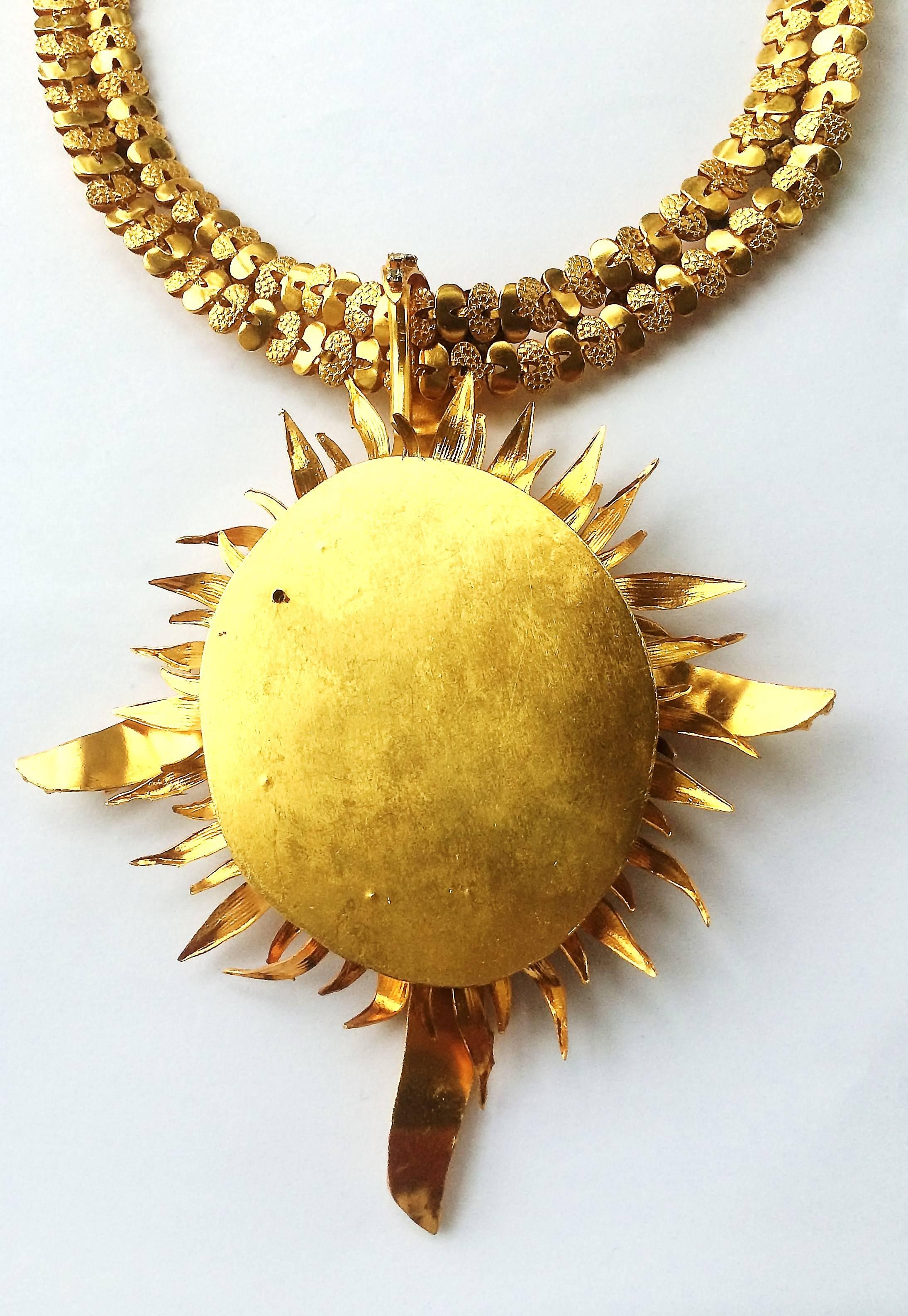 Exceptional gilt and paste starburst pendant necklace, c.1960s, attributed to CIS In Excellent Condition In Greyabbey, County Down