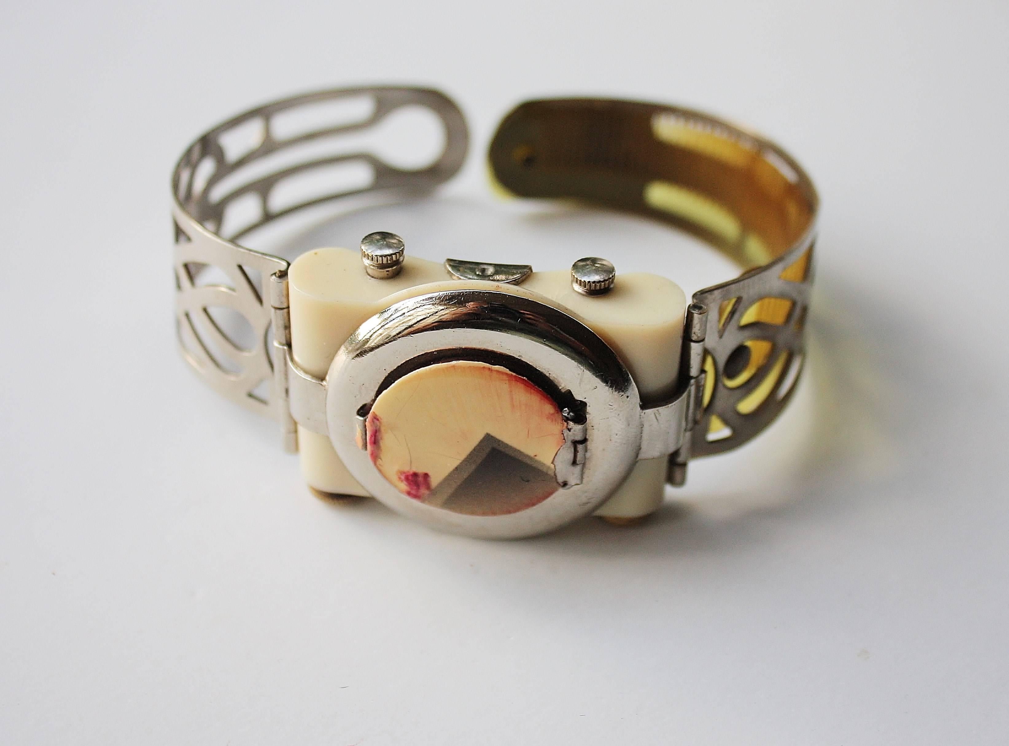 Very rare and important Austrian bakelite, chrome and enamel 'compact' bracelet In Good Condition In Greyabbey, County Down