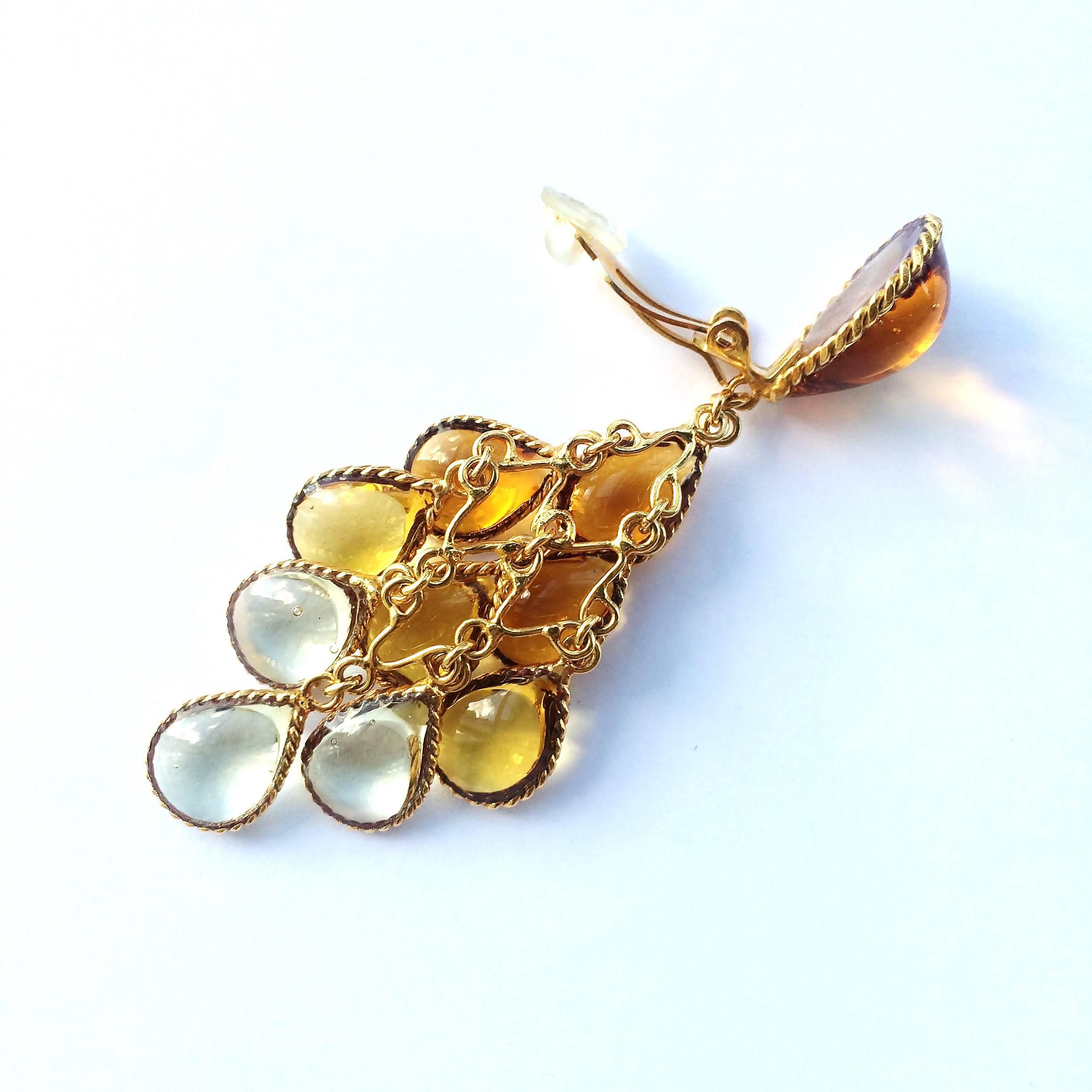  Boucles d'oreilles articulées en goutte en verre coulé de topaze graduée à citrine et or doré en vente 2