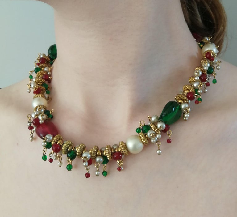 An exquisite handmade Moghul style necklace, Maison Gripoix for Chanel, 1960s. For Sale 3
