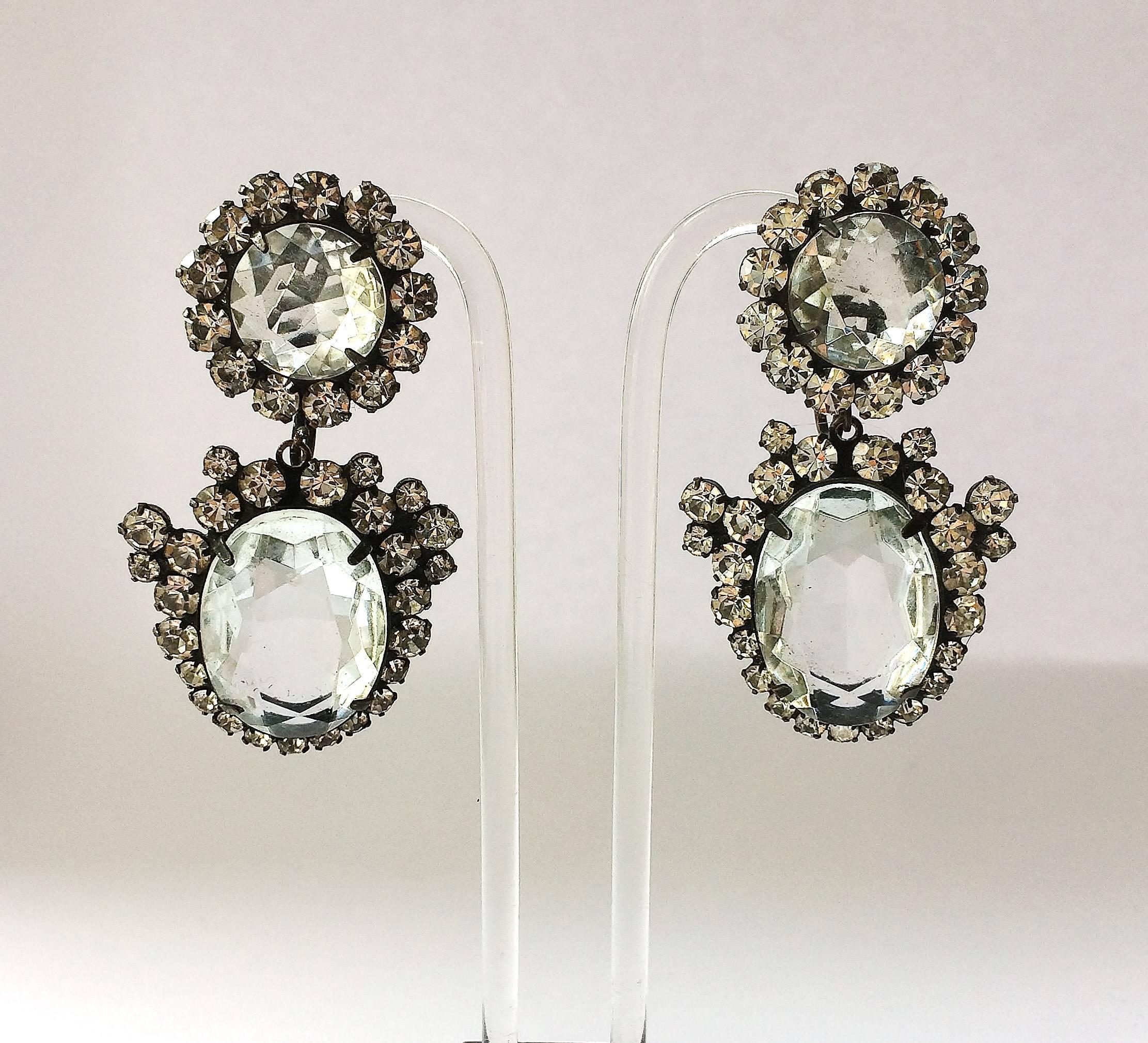Clear and grey paste drop earrings, Kenneth Jay Lane (KJL), USA, 1960s In Excellent Condition For Sale In Greyabbey, County Down