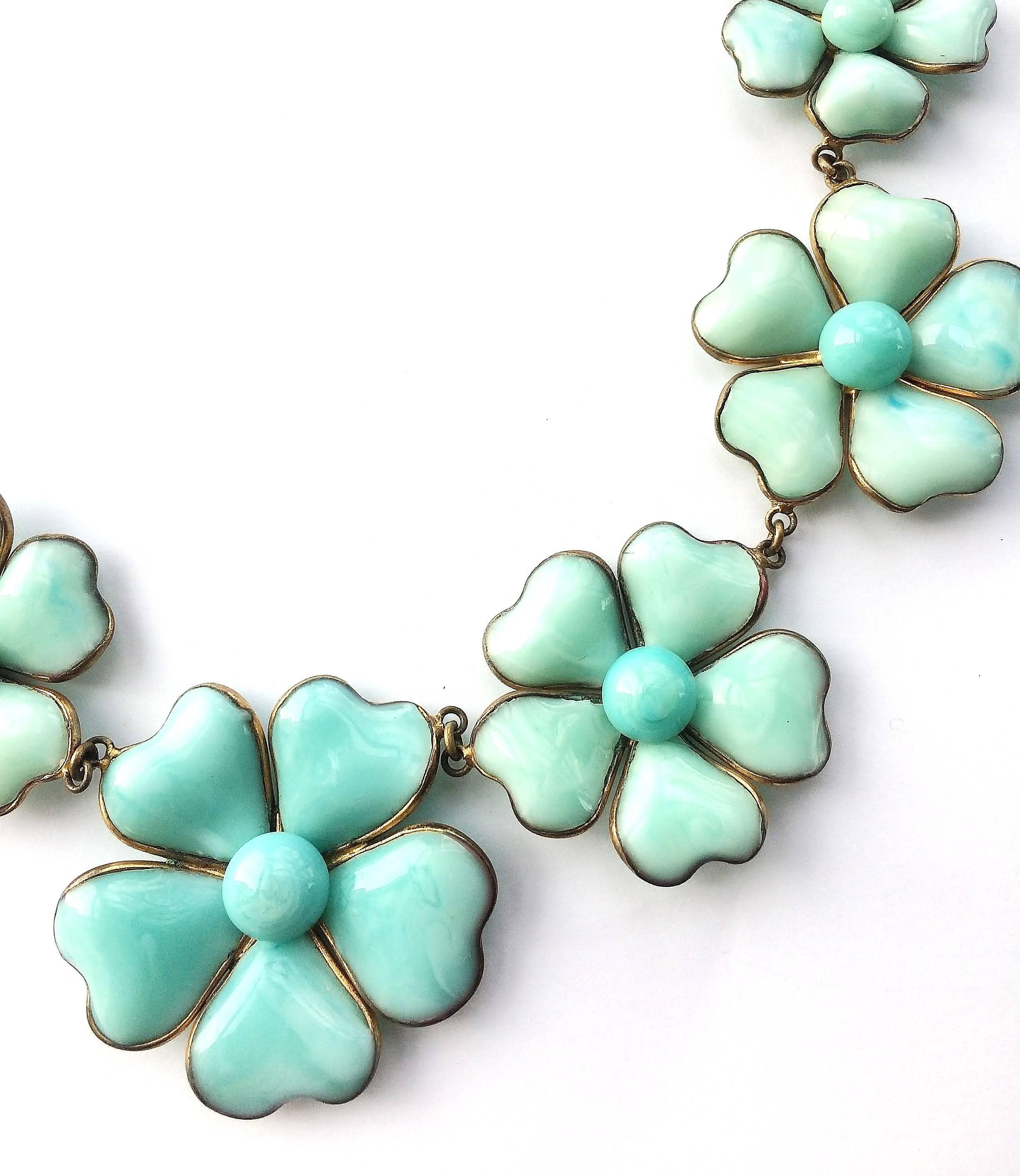 Women's A very rare iconic Chanel poured glass 'camellia' necklace, 1930s