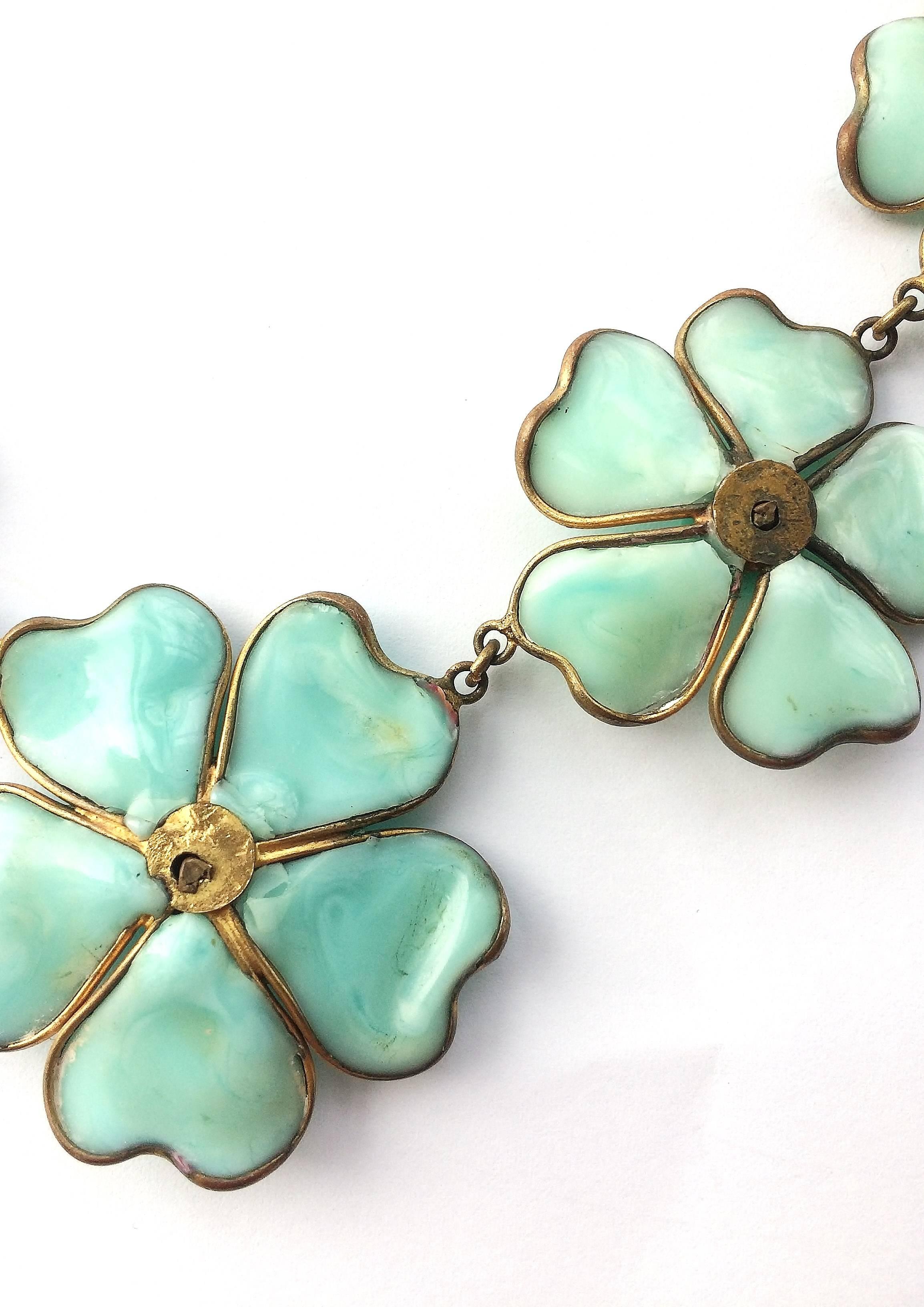 A very rare iconic Chanel poured glass 'camellia' necklace, 1930s 3