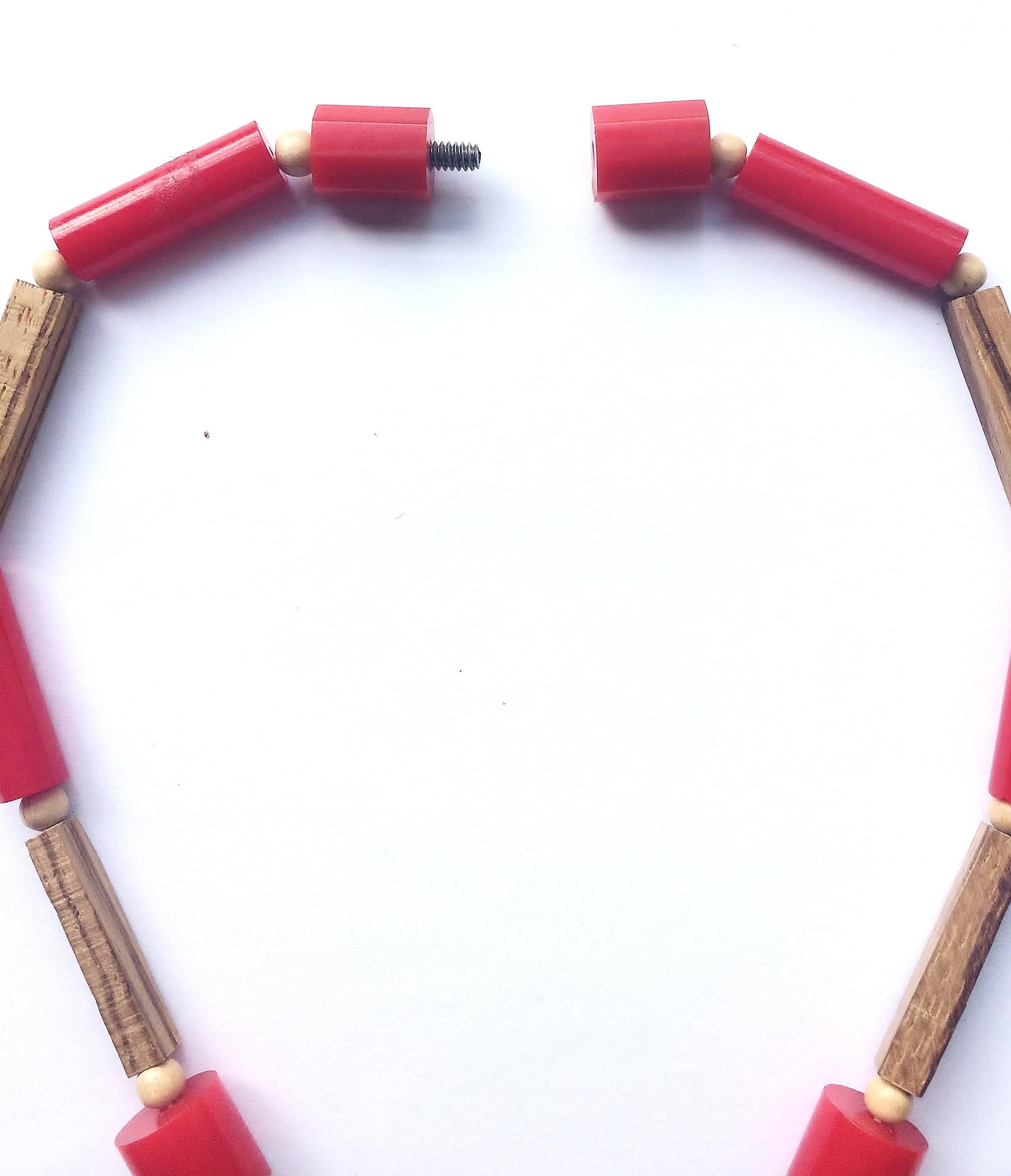 A stylish red Bakelite and wood necklace, USA,  1940s 1