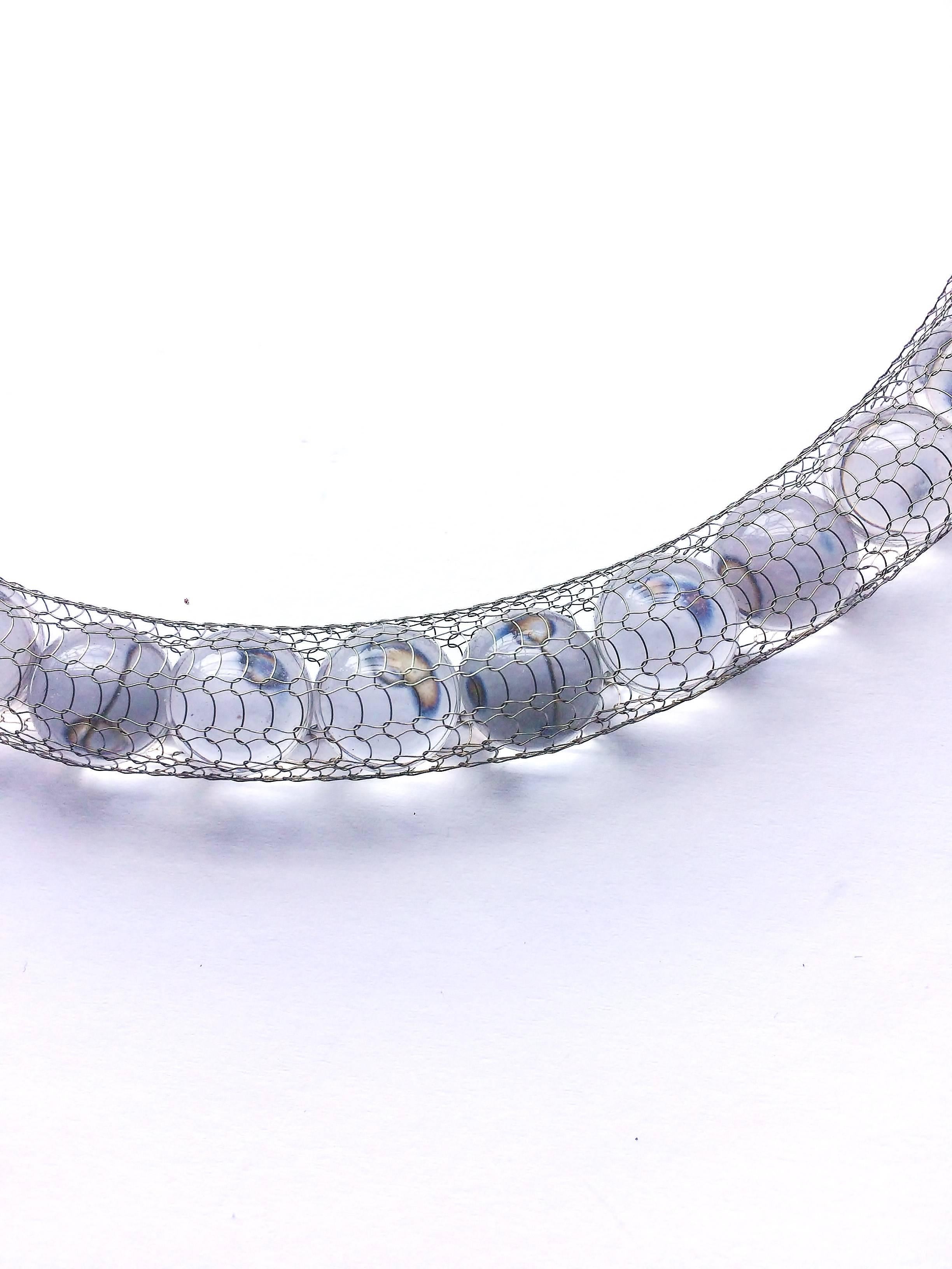 Collier de perles en résine transparente et acier inoxydable à maille fine, 2012 Bon état - En vente à Greyabbey, County Down