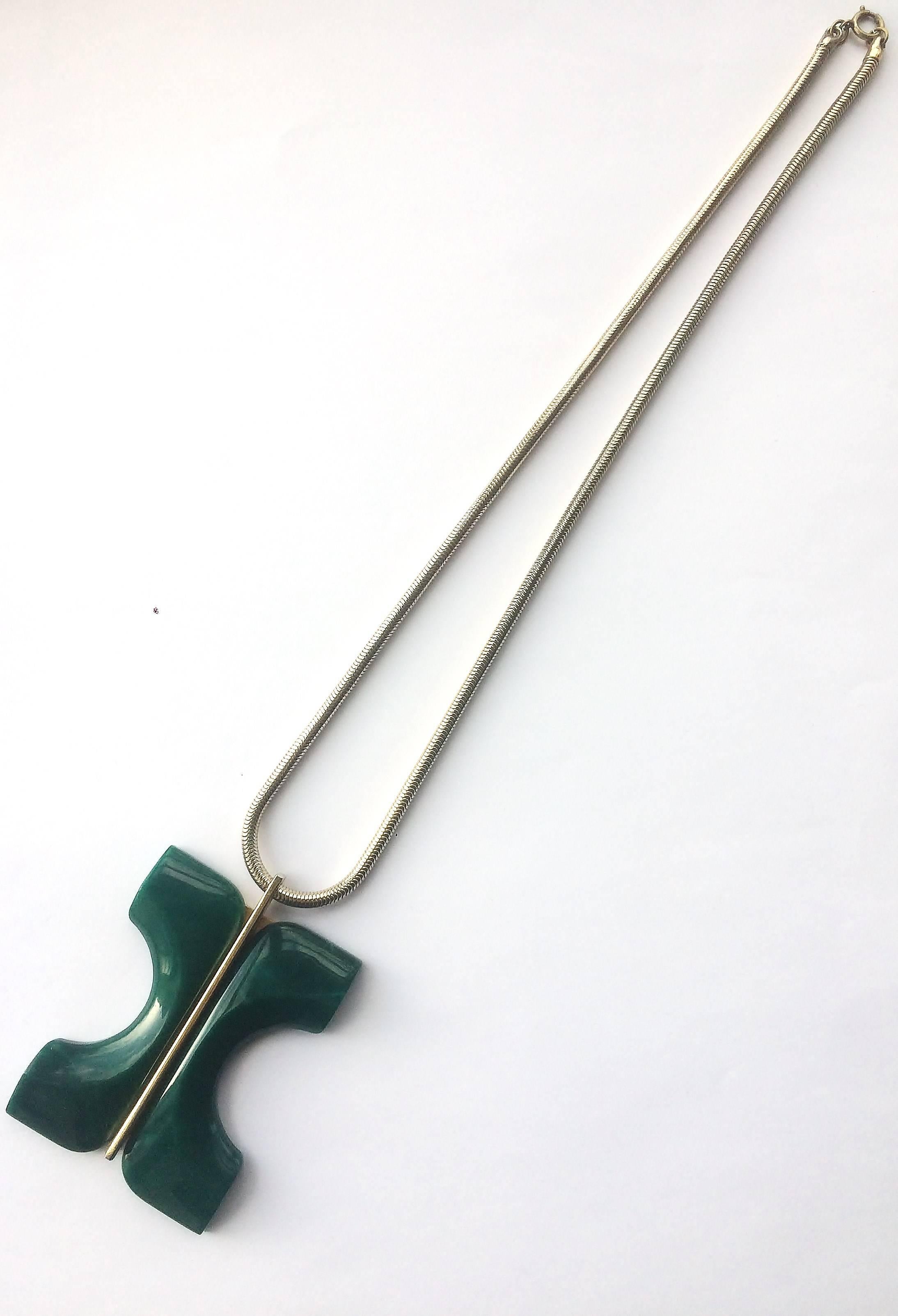An unsigned forest green lucite pendant by Jeanne Lanvin from the 1970s, one of a collection created at this time by this fashion house, and very much of this period. The lucite is slightly marbled and is a very warming colour. Suspended on an 18ct