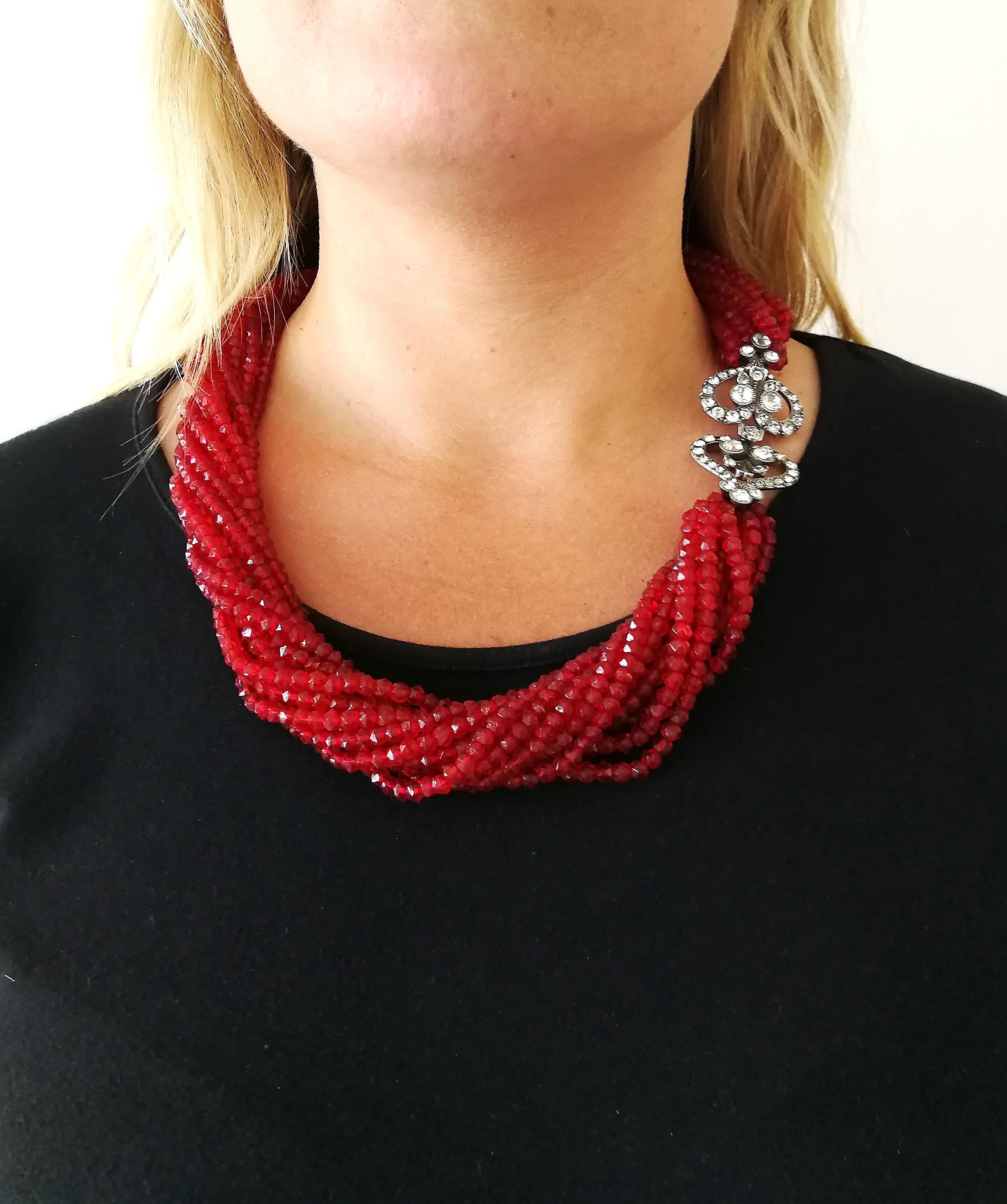 Mehrstrangige Halskette aus Silber, Paste und roten Glasperlen mit Perlendrehung, 1930er Jahre im Angebot 6