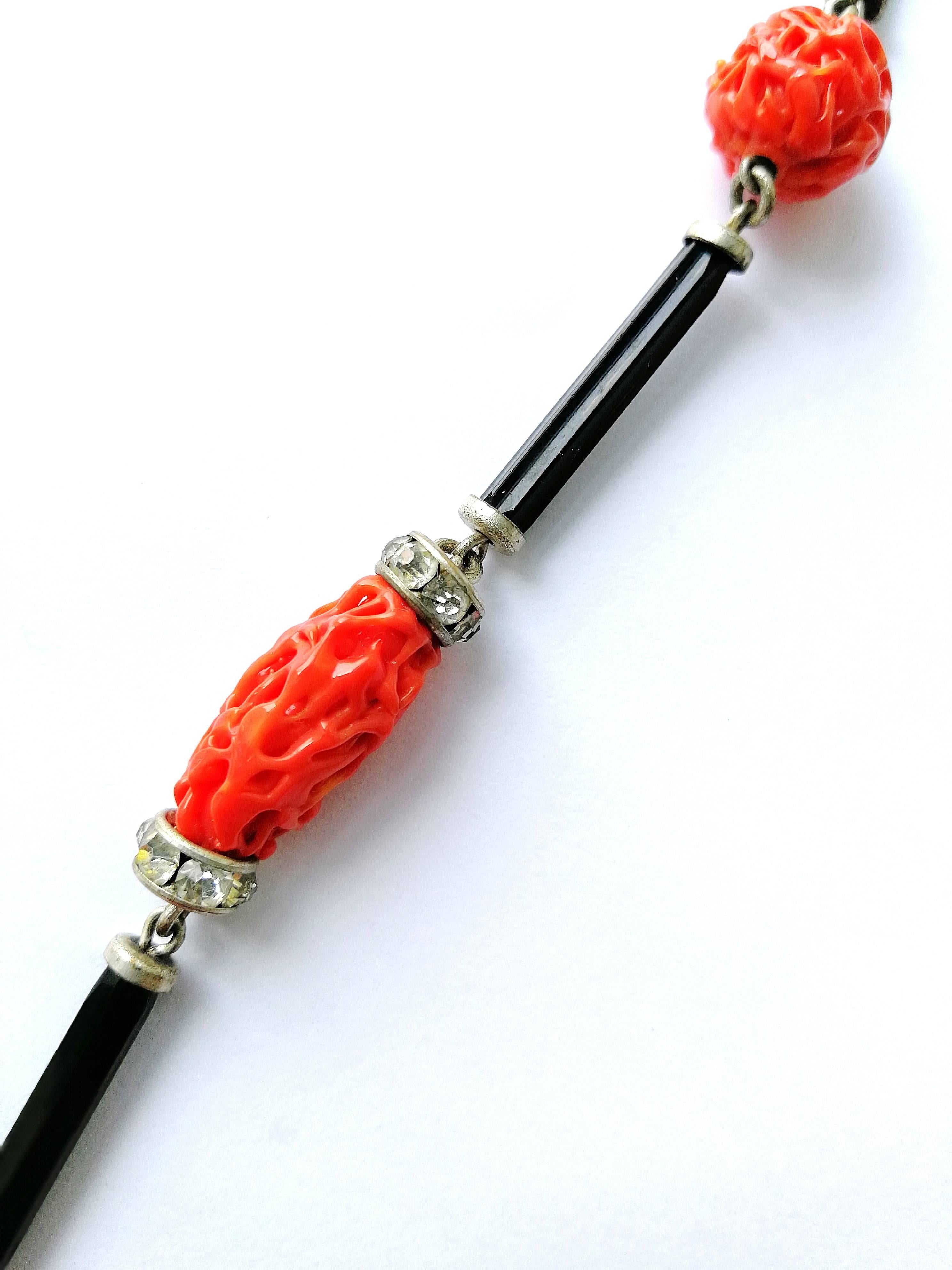 Black and coral 'lampwork' glass and paste rondelle sautoir, France, 1920s 2