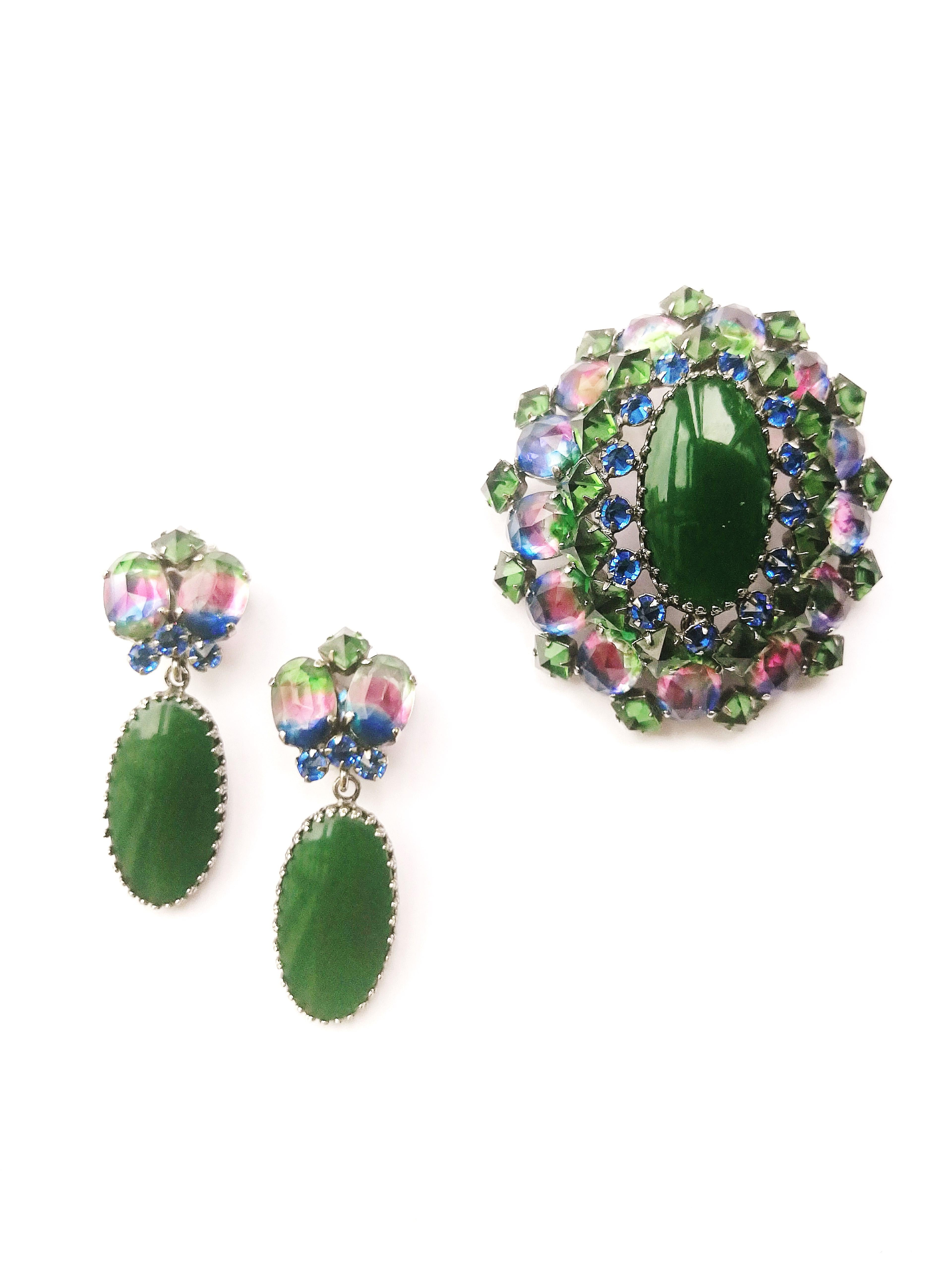 Green glass and multi coloured paste brooch/pendant and earrings, Schreiner NY 6