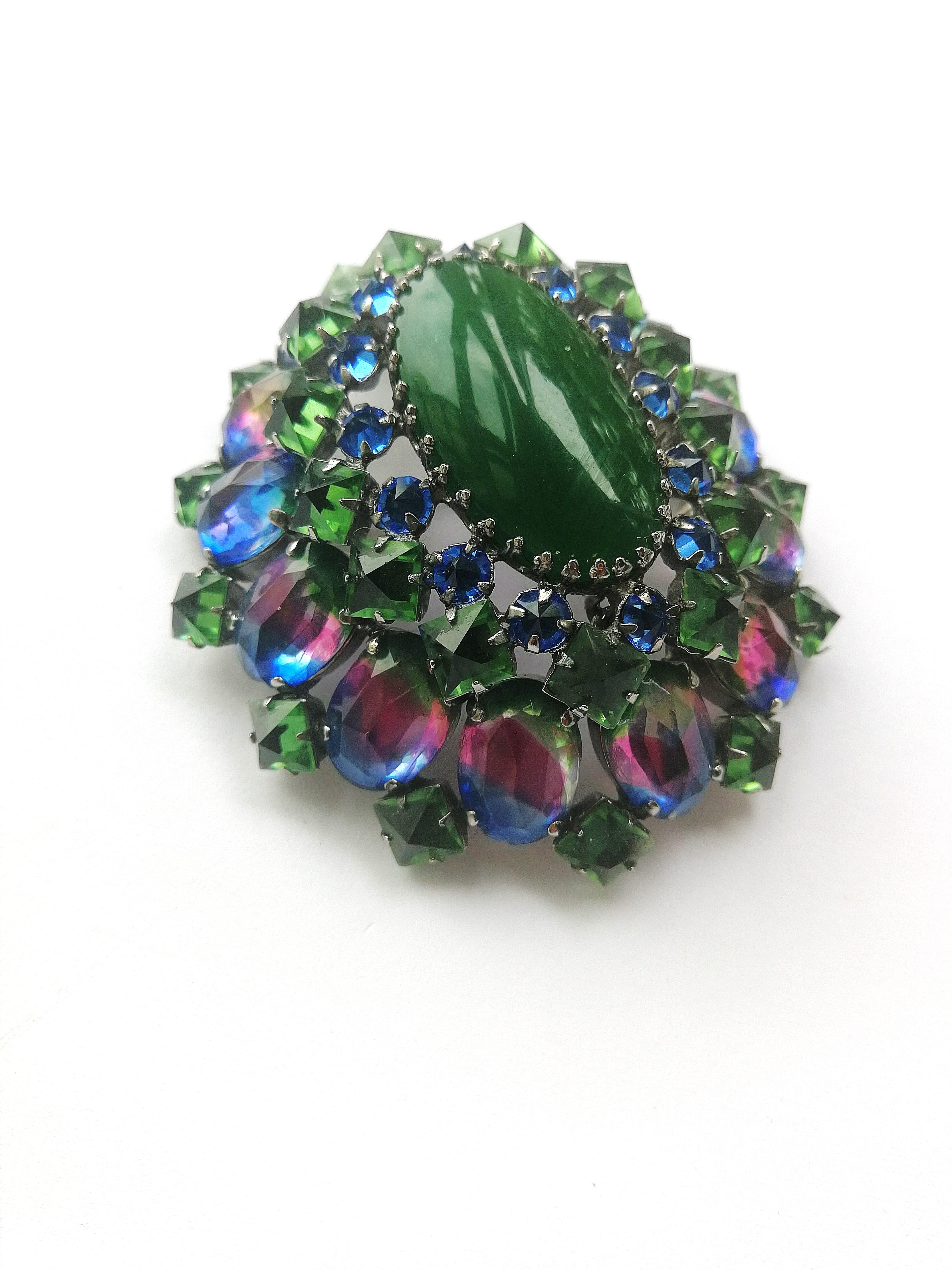 Green glass and multi coloured paste brooch/pendant and earrings, Schreiner NY 5