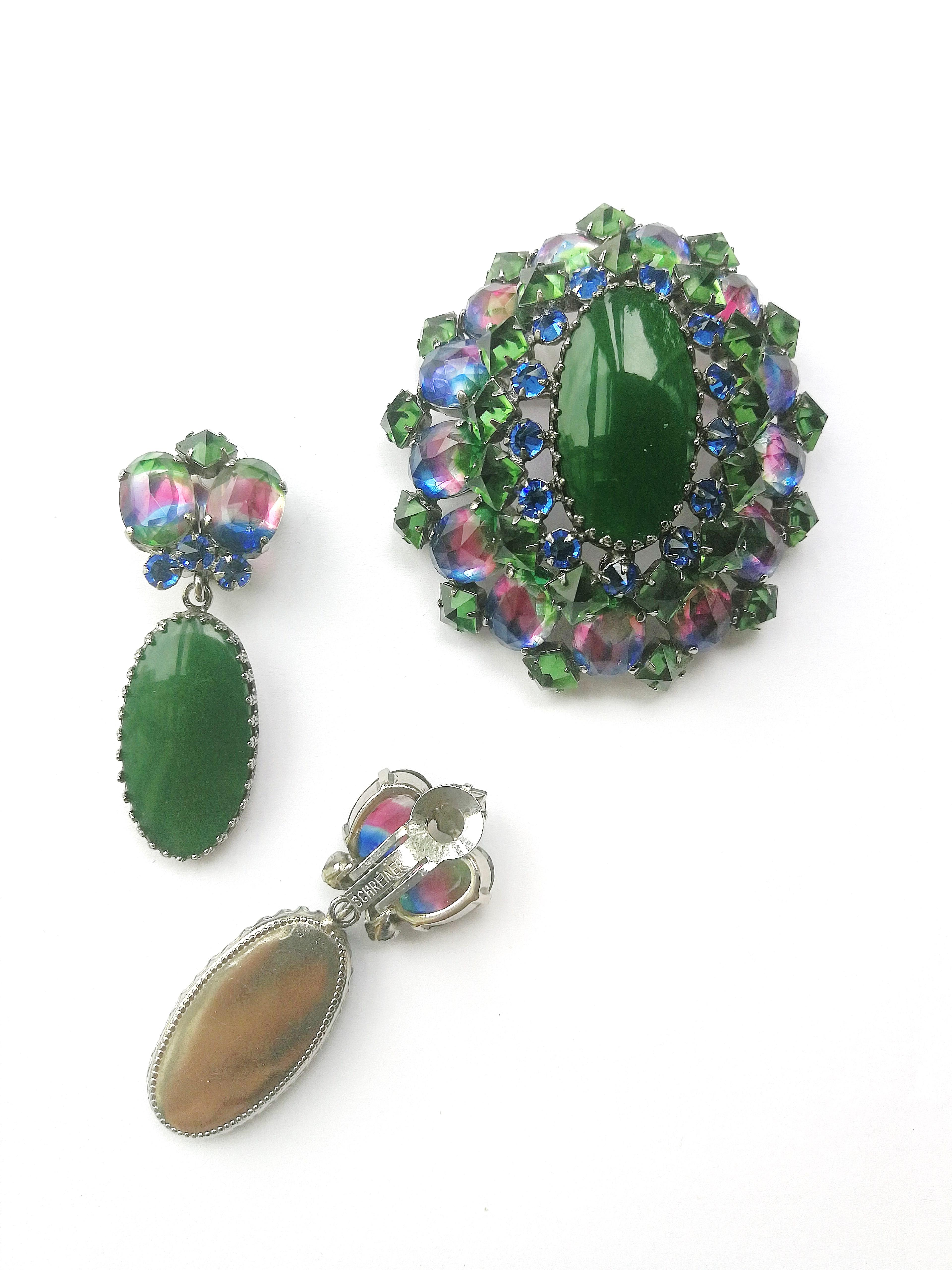Green glass and multi coloured paste brooch/pendant and earrings, Schreiner NY 7