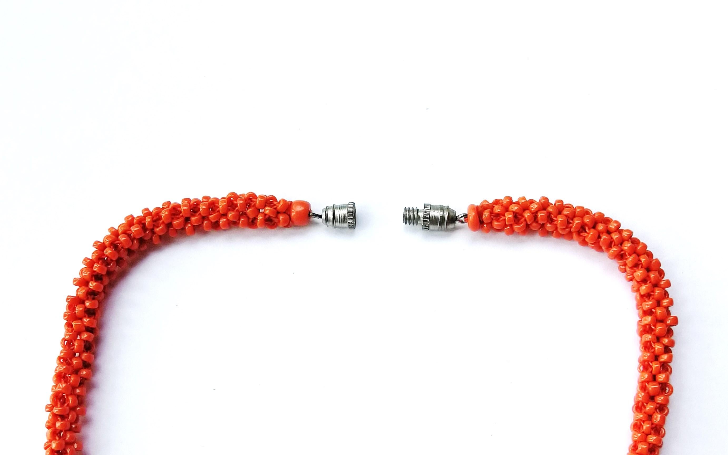  'Coral' glass bead, paste and faceted glass sautoir, French, 1920s. For Sale 1