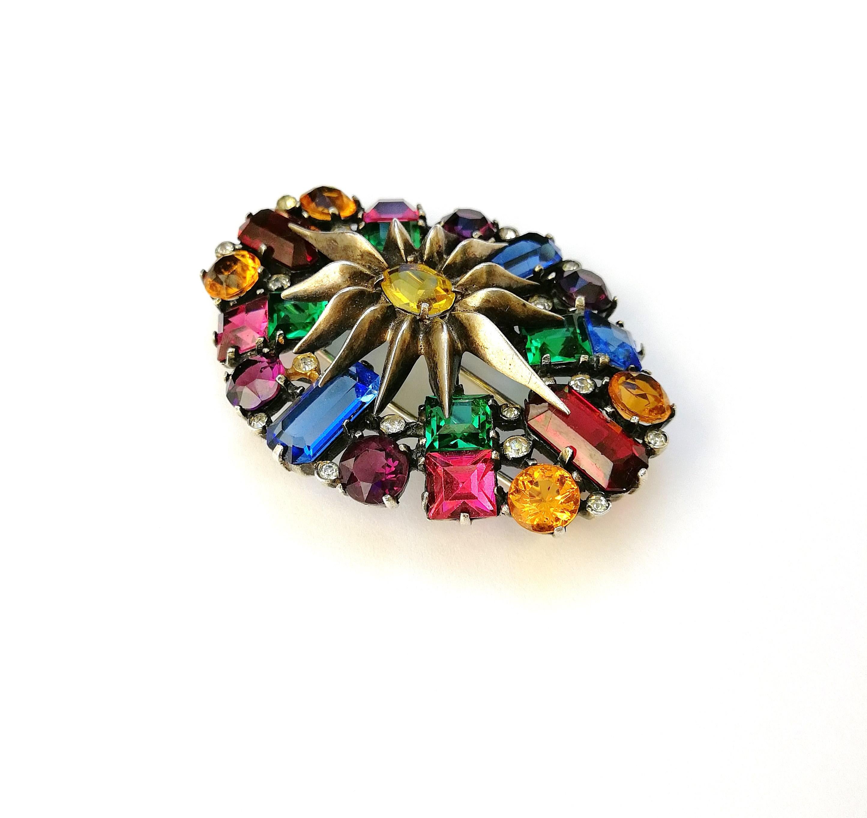 This bright and dynamic coloured paste large Eisenberg fur clip is a joy. Such a beautiful colour combination with a sterling 'starburst' motif in the centre radiates wonderful quality and workmanship, so often seen in the early sterling Eisenberg
