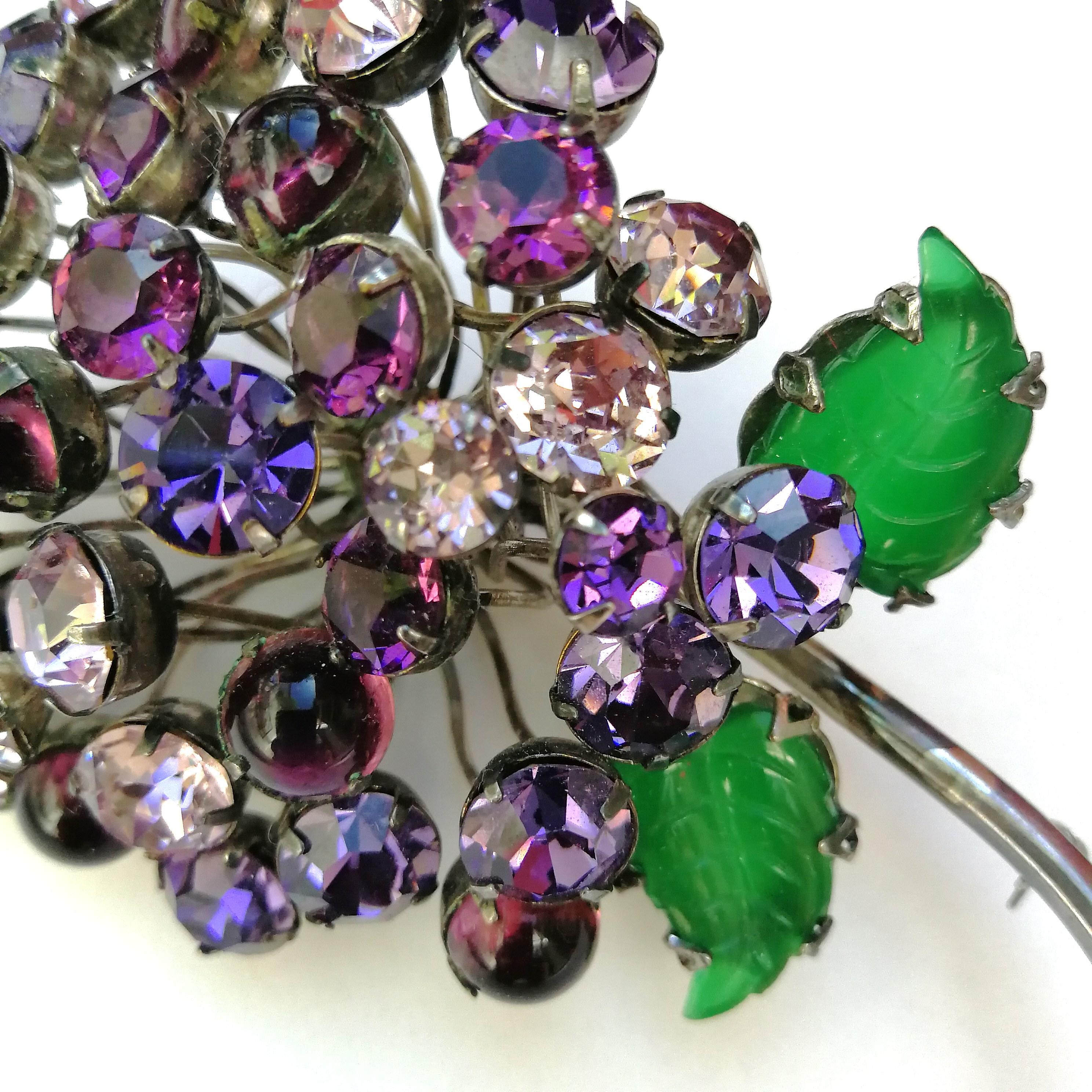  Very large coloured paste cabuchon  'dandelion' brooch, CIS, France, 1960s In Good Condition For Sale In Greyabbey, County Down