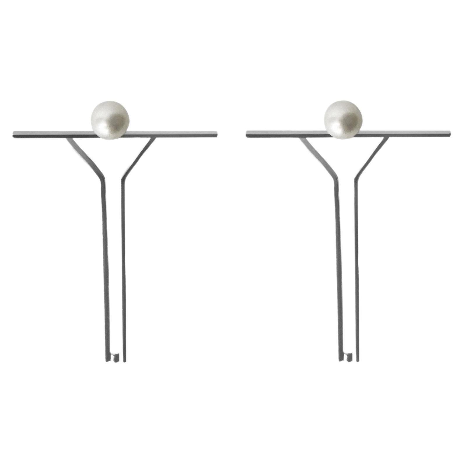 Contemporary lever-back Minimalistic Every Day Stud silver Earrings with pearls For Sale