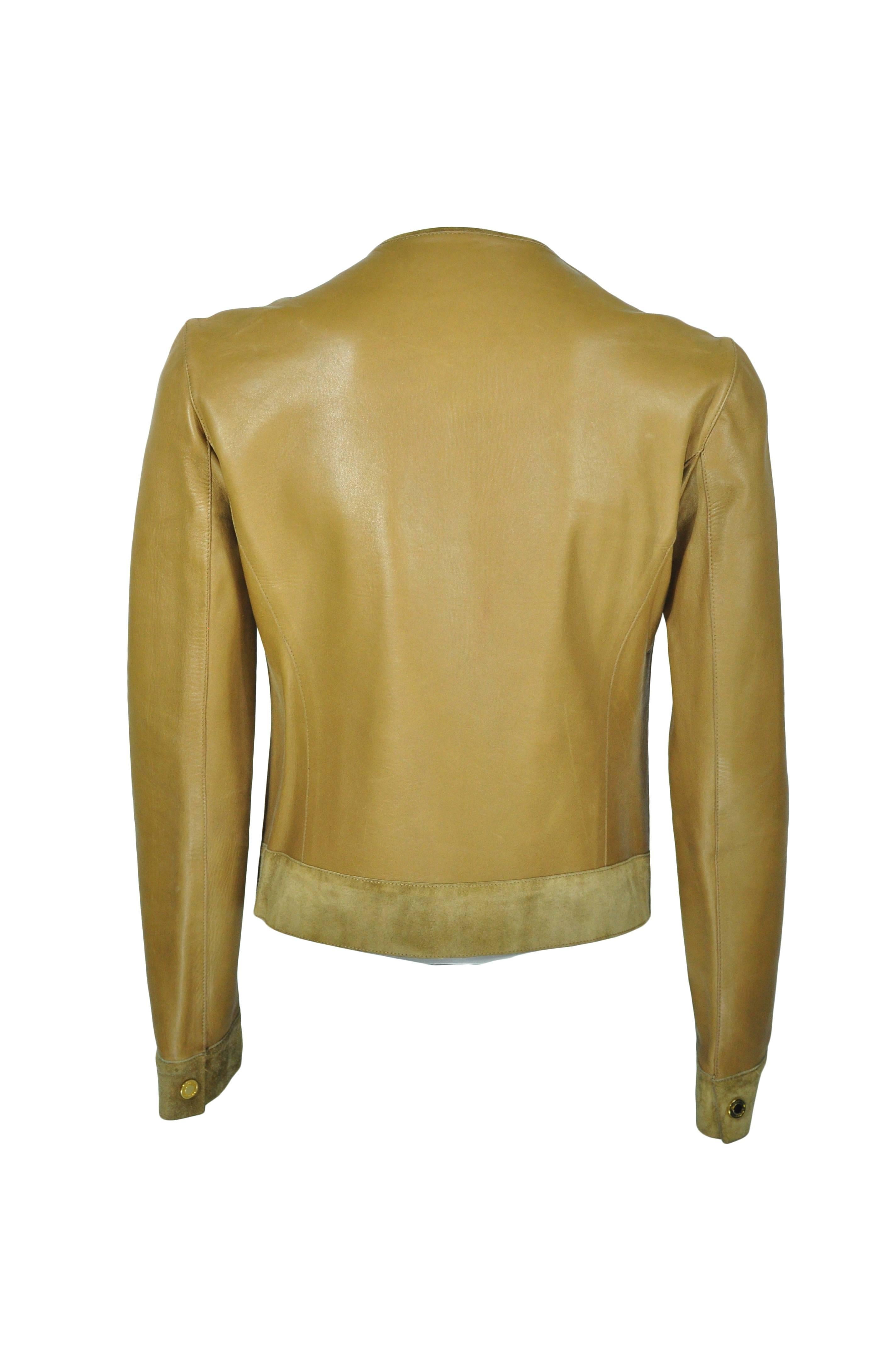 This vintage jacket is designed by Tom Ford in the 90' and made of Khaki leather with two large suede snap pockets at front, suede cuffs and hem, zip fastening through front.