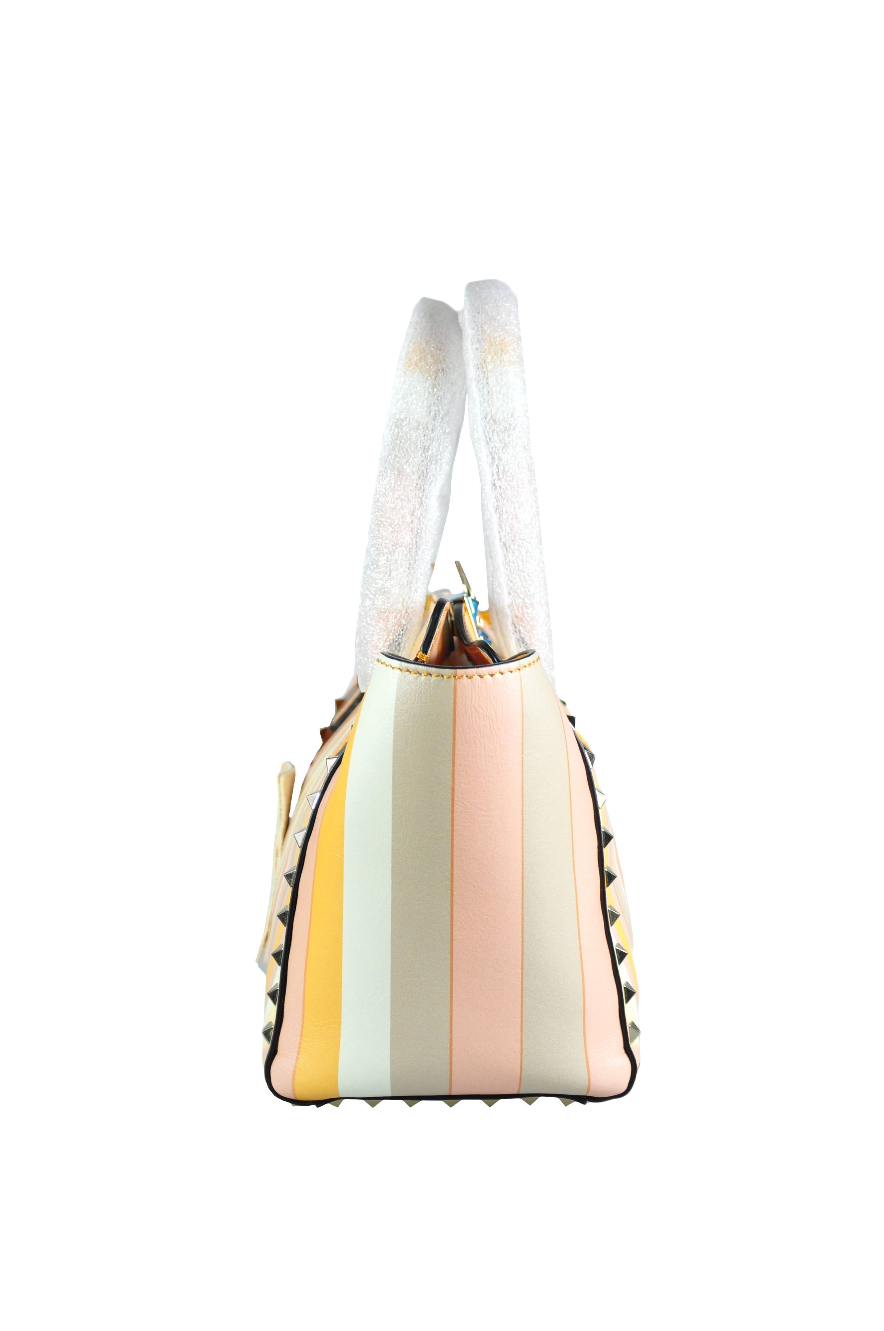 Valentino Rockstud Trapeze Bag in Native Couture 1975 Chevron Print In New Condition In Hong Kong, Hong Kong