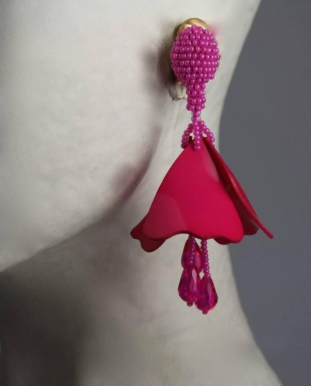 Oscar de la Renta Hot Pink Mini Impatiens Flower Clip-On Earrings at  1stDibs | oscar de la renta pink earrings, oscar de la renta impatiens  earrings, flower clip on earrings