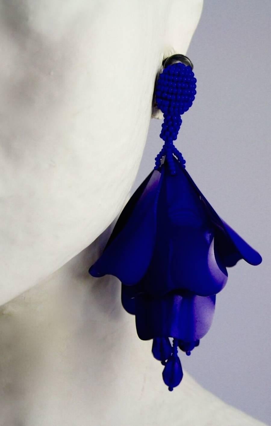 Oscar de la Renta Electric Blue Large Impatiens Flower Clip-On Earrings

Made with glass, plastic sequins, nylon, viscose, & brass 