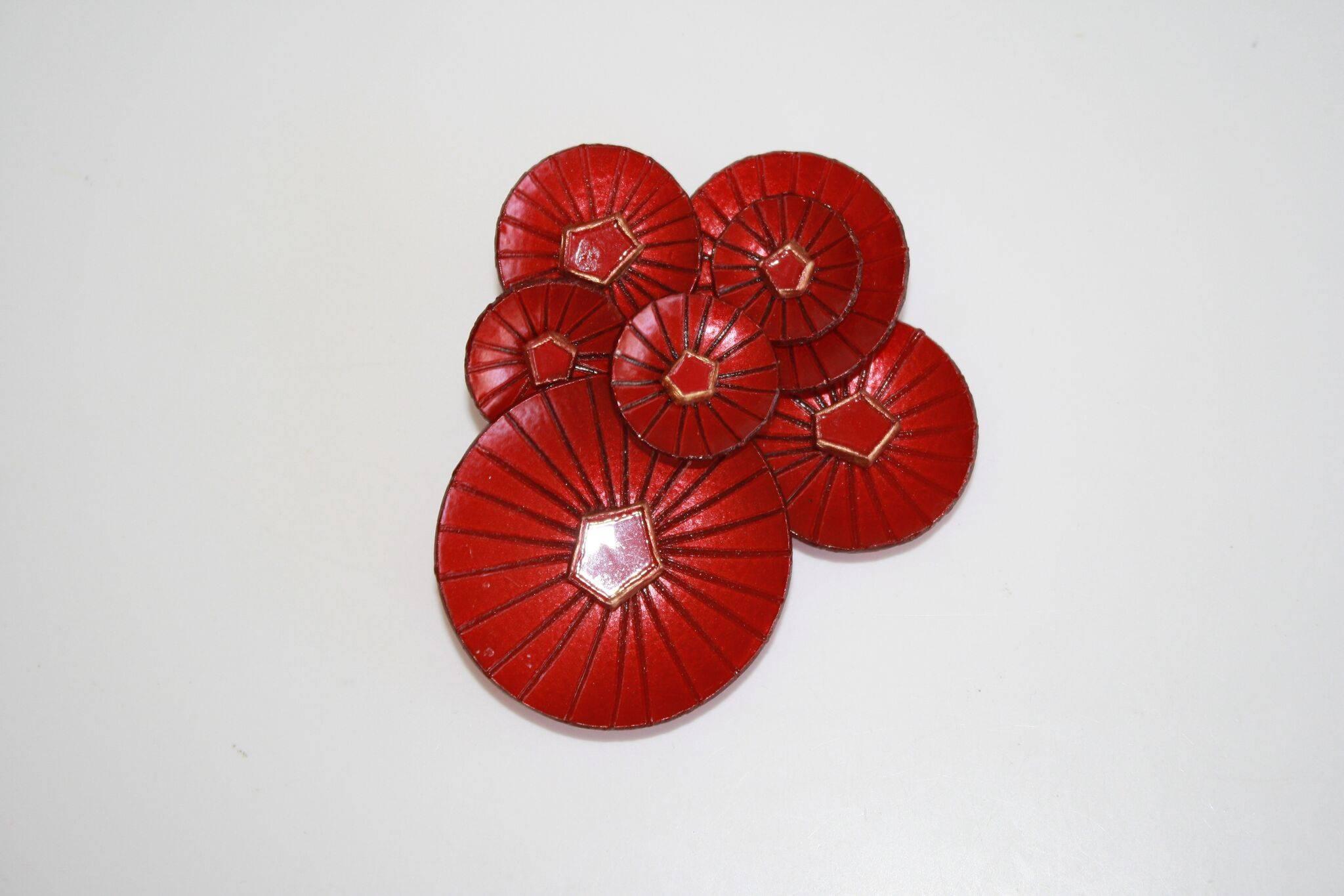 Lightweight and gorgeous resin Kyoto pin from French company Cilea.

3.5