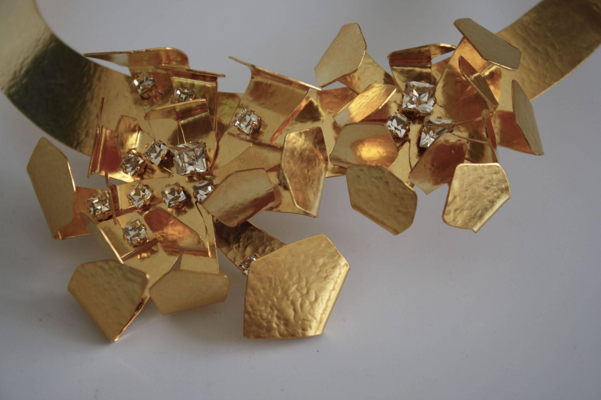 Herve van der Straeten Gilded Brass Crystal Floral Motif Torque Necklace In New Condition In Virginia Beach, VA