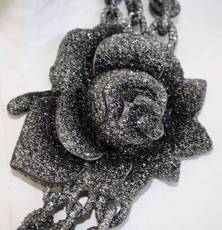 Modern KMO Paris Triple Row Link Flower Necklace  For Sale