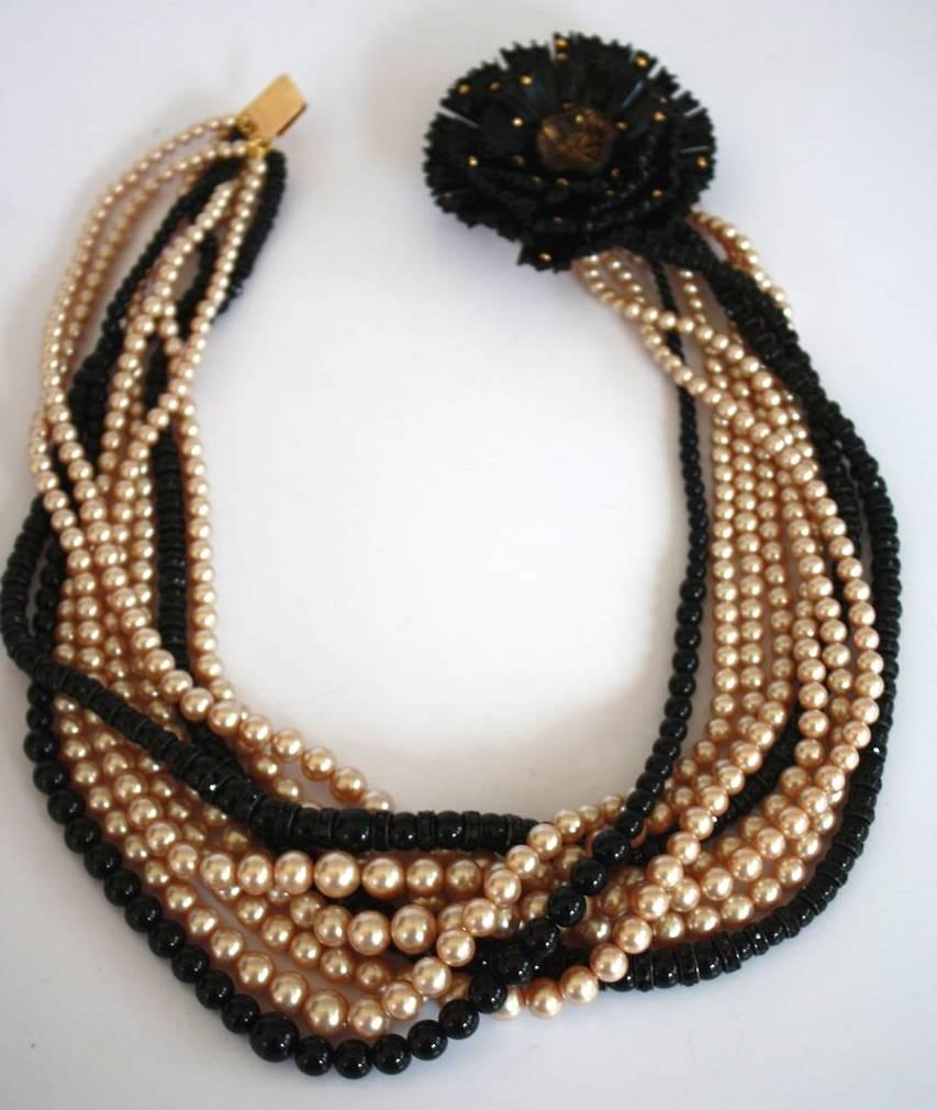 Francoise Montague Glass Pearl and Resin Closure Twist Necklace In New Condition In Virginia Beach, VA