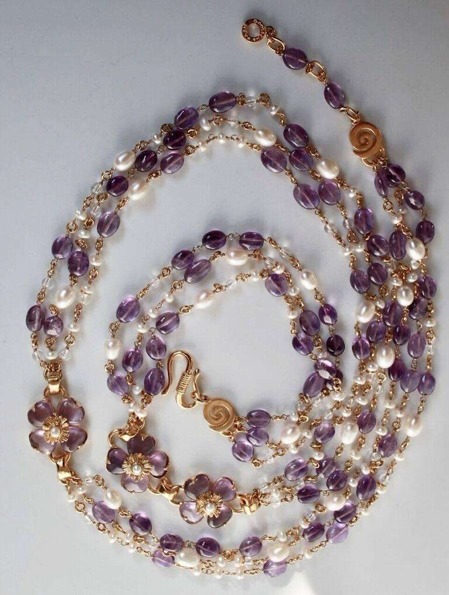 This long necklace is part of the “Clover” line and features three rows of fine rock crystal, amethyst, and pearl set in gold-plated bronze like a rosary. It is accented by three clovers made up of four amethyst hearts prong-set onto the metal, each