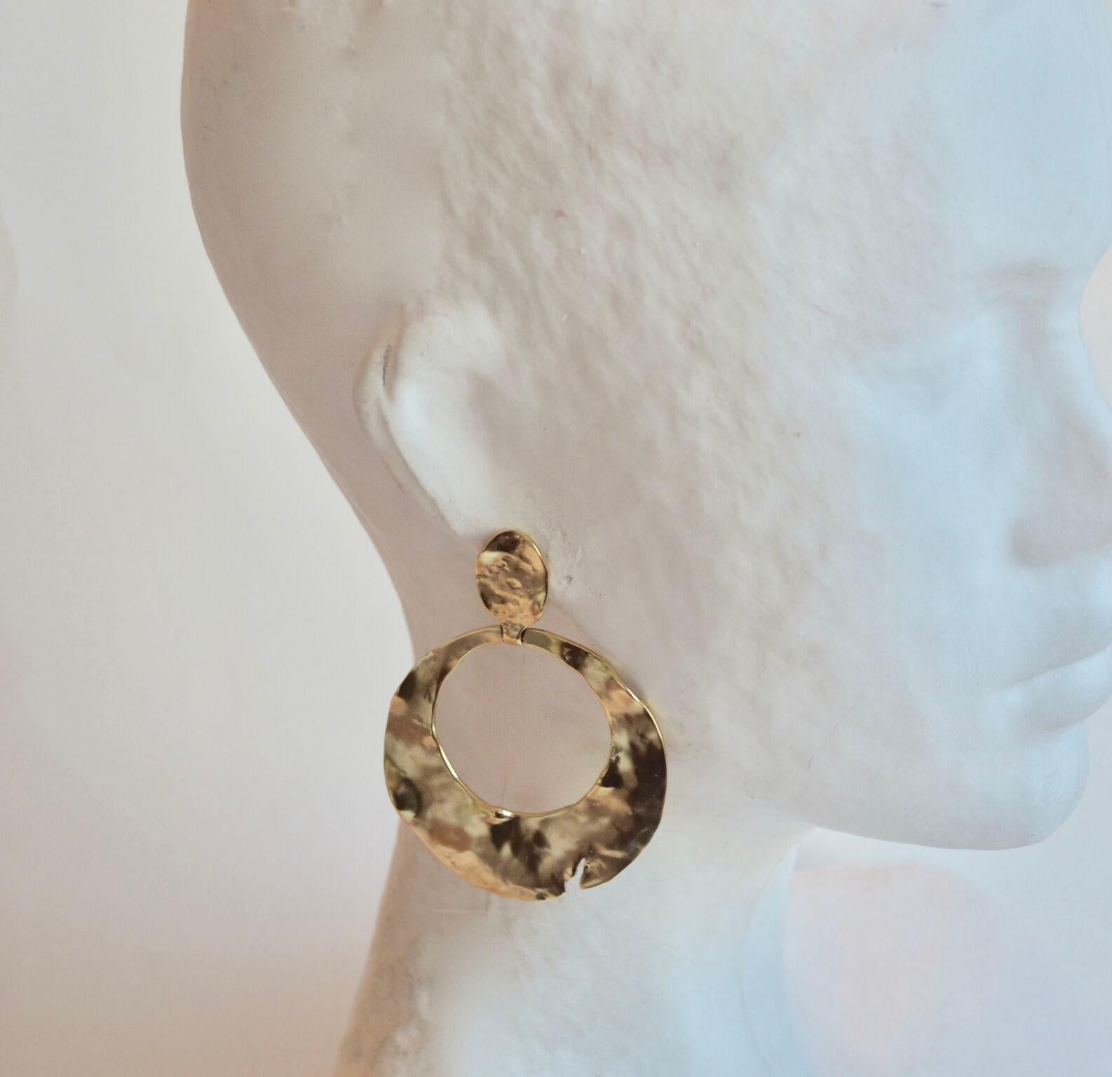 Goossens Paris Hammered Gold Circle Drop Earrings In New Condition In Virginia Beach, VA