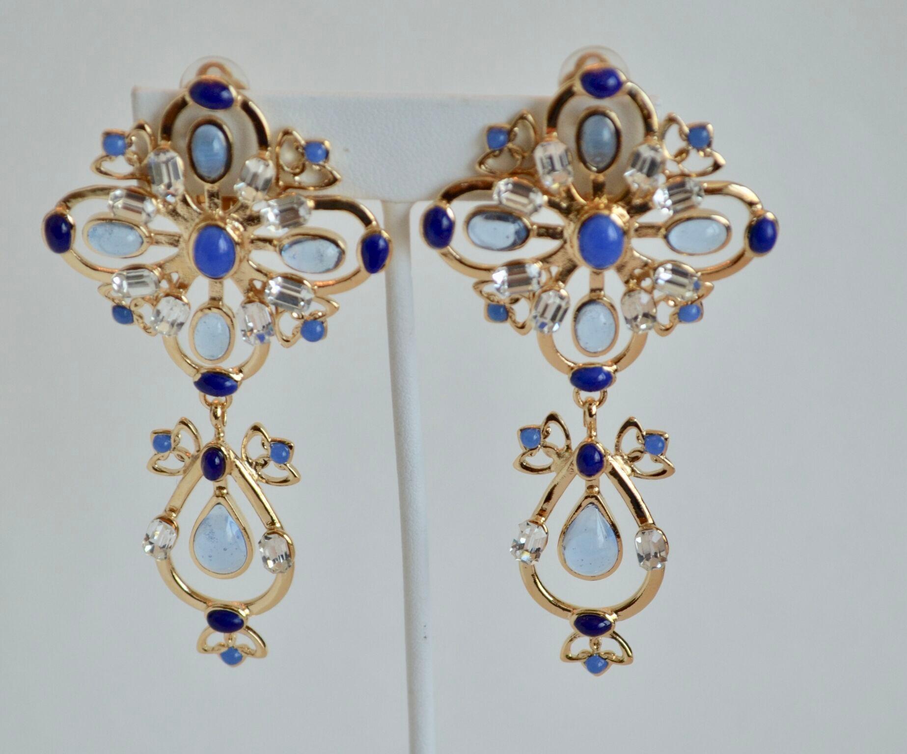 Gripoix Paris poured glass, gold (24k) plated brass,  and crystal drop clip earrings. 

Total length: 8.5 cm
