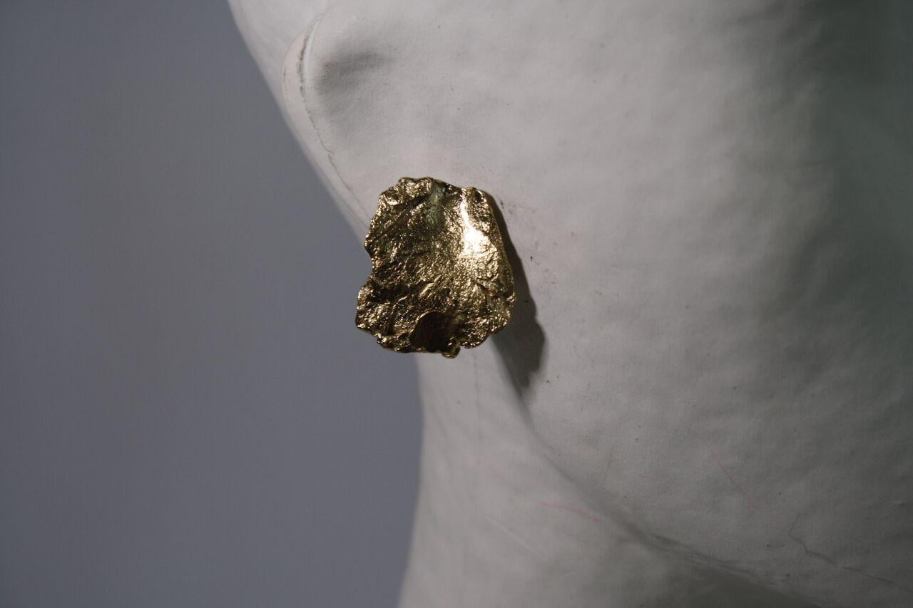 Gilded brass hand hammered clip made in the atelier in Paris.