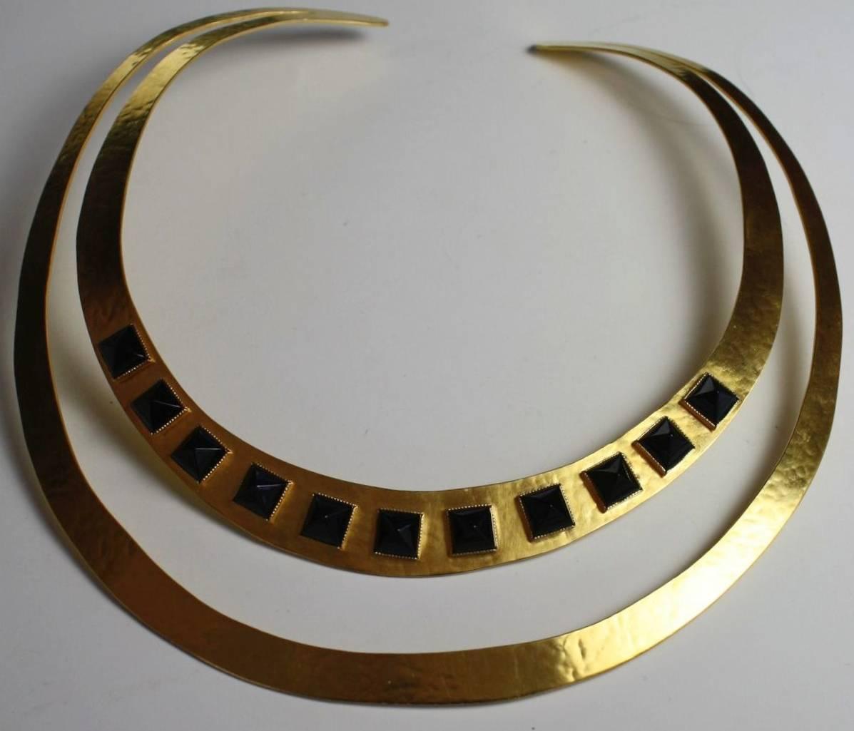 Herve Van Der Straeten Hammered Gold and Black Onyx Torque Necklace In New Condition In Virginia Beach, VA