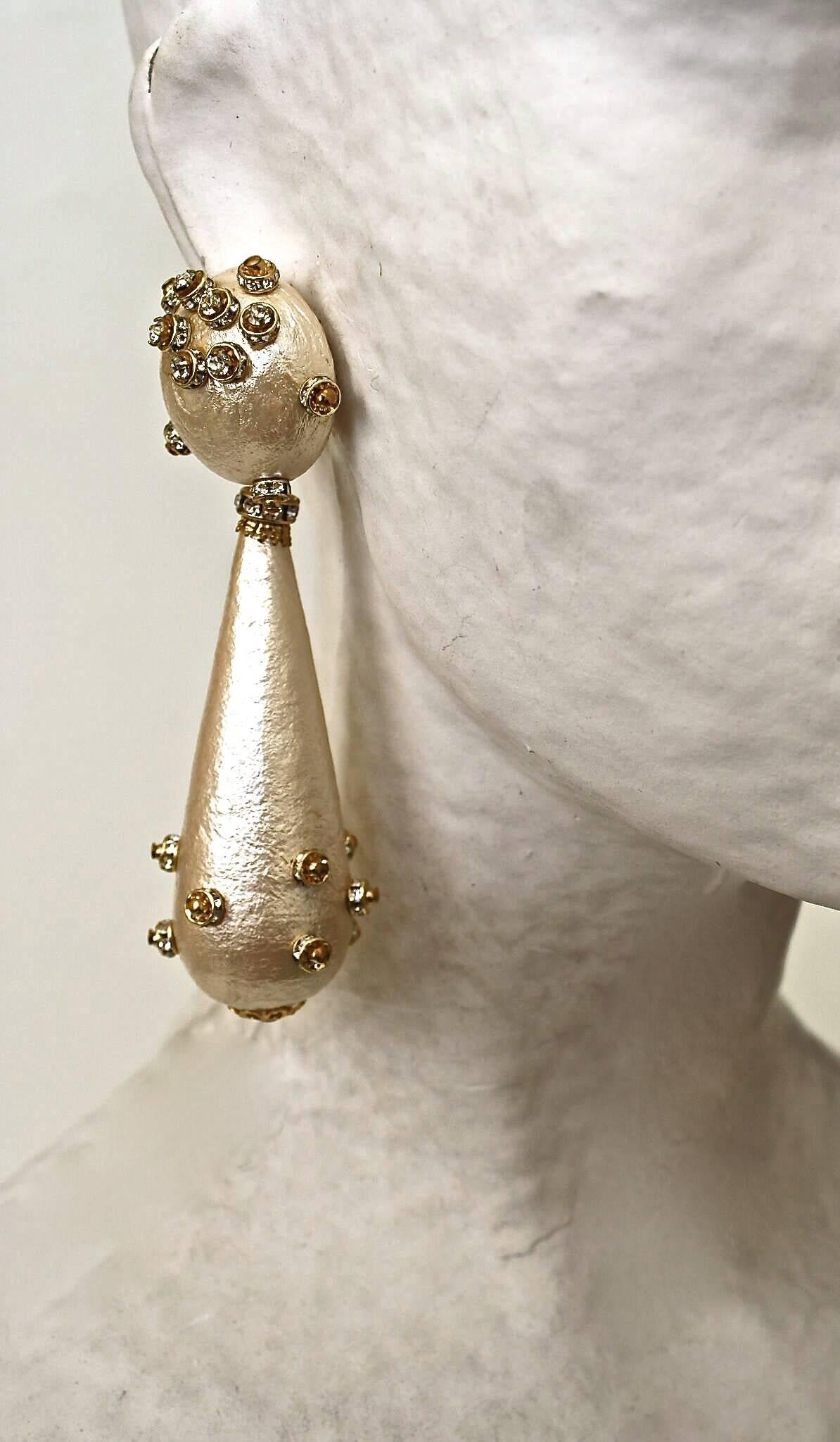 Vintage inspired cotton pearl and crystal statement clip earrings from Francoise Montague. Note that earrings are hollow and are very lightweight. 

Designer Biography:

La maison Françoise Montague has been recognized and respected in the