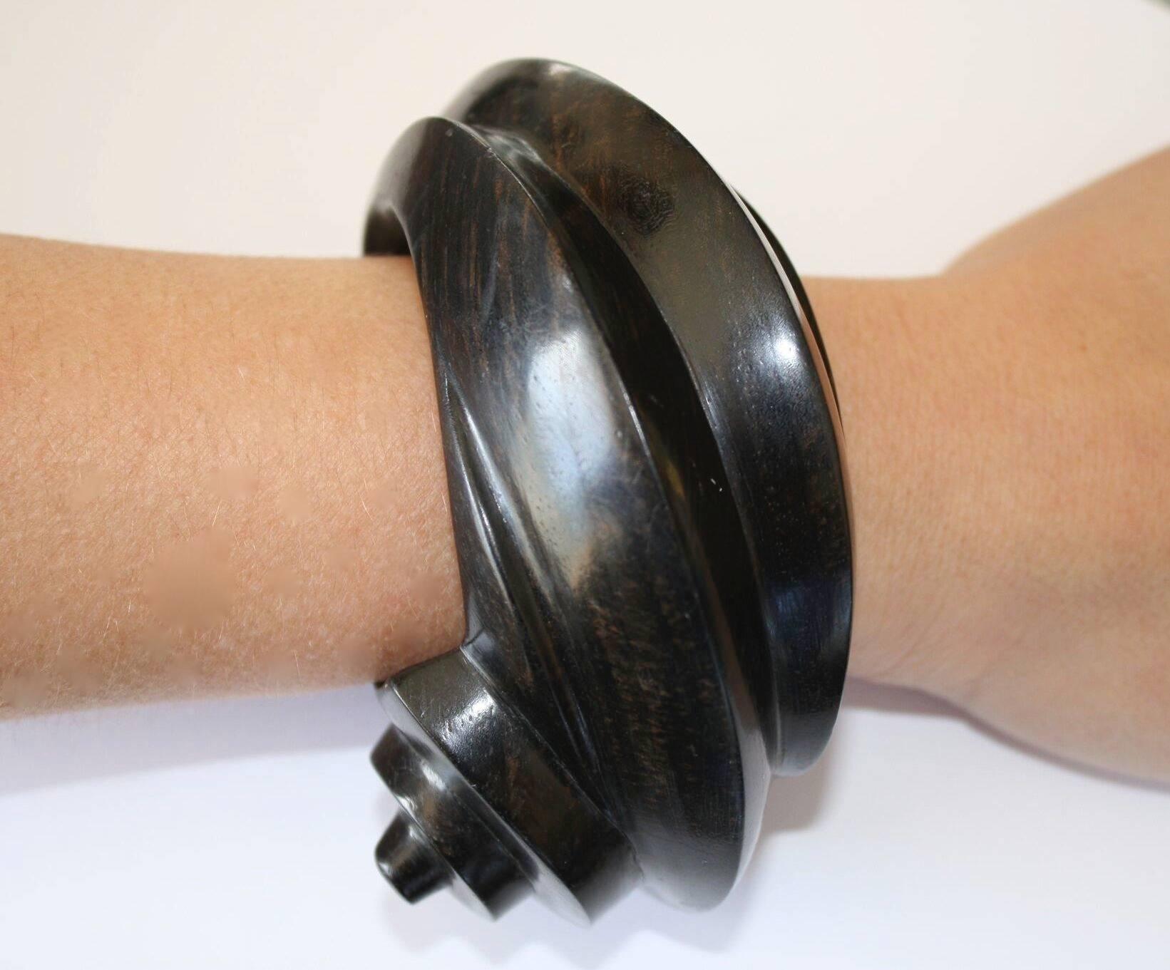 Patricia Von Musulin ebony bracelet - rare one of a kind, carved from single block of wood.

Opening is 1.5”, inside wrist size 5”, width 2"

Designer biography:  Dedicated to experimentation and exploration, Patricia von Musulin has worked