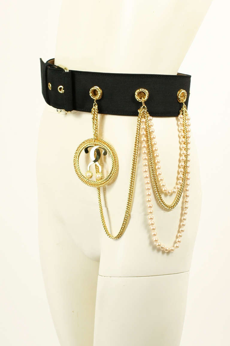 Moschino 1990s Question Mark with Pearls and Chains Belt- Mint 1