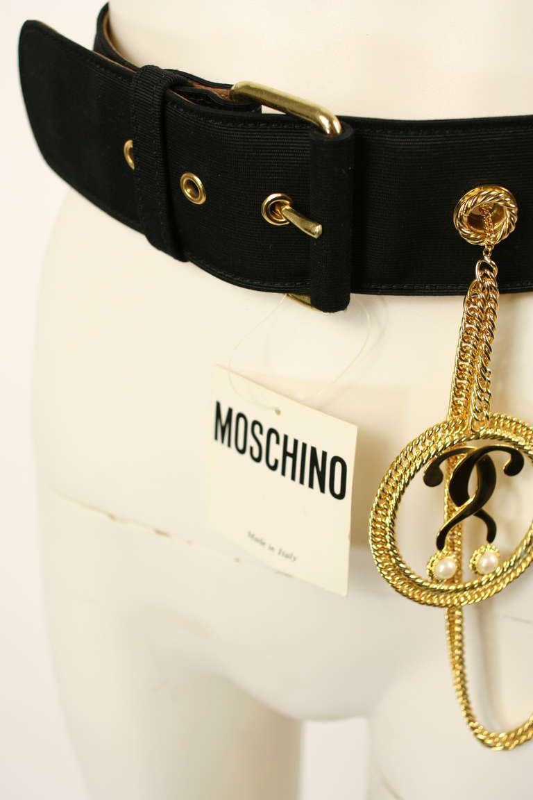 Moschino 1990s Question Mark with Pearls and Chains Belt- Mint In New Condition In New York, NY