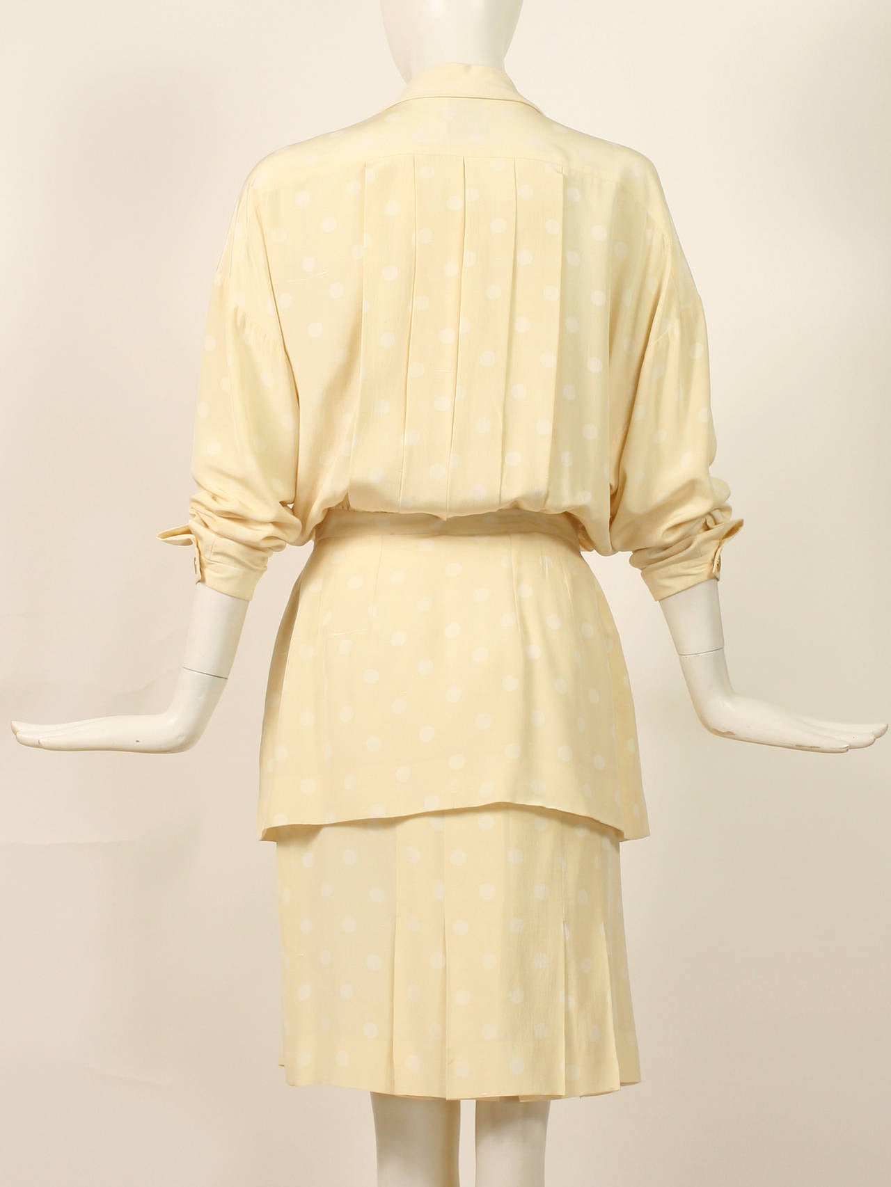 1990's Chanel Cream and White Polka-Dot Silk Suit For Sale 2