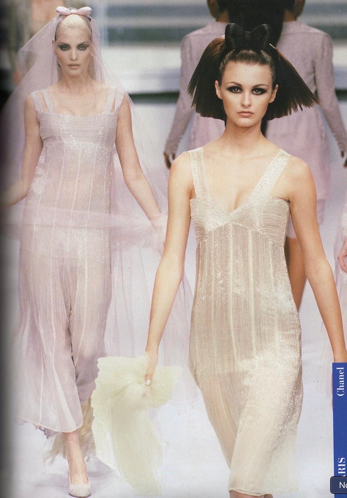 Rare Chanel Haute Couture F/W 1995 Green Bianchini Silk Lesage Beaded Dress Bon état - En vente à Jersey City, NJ