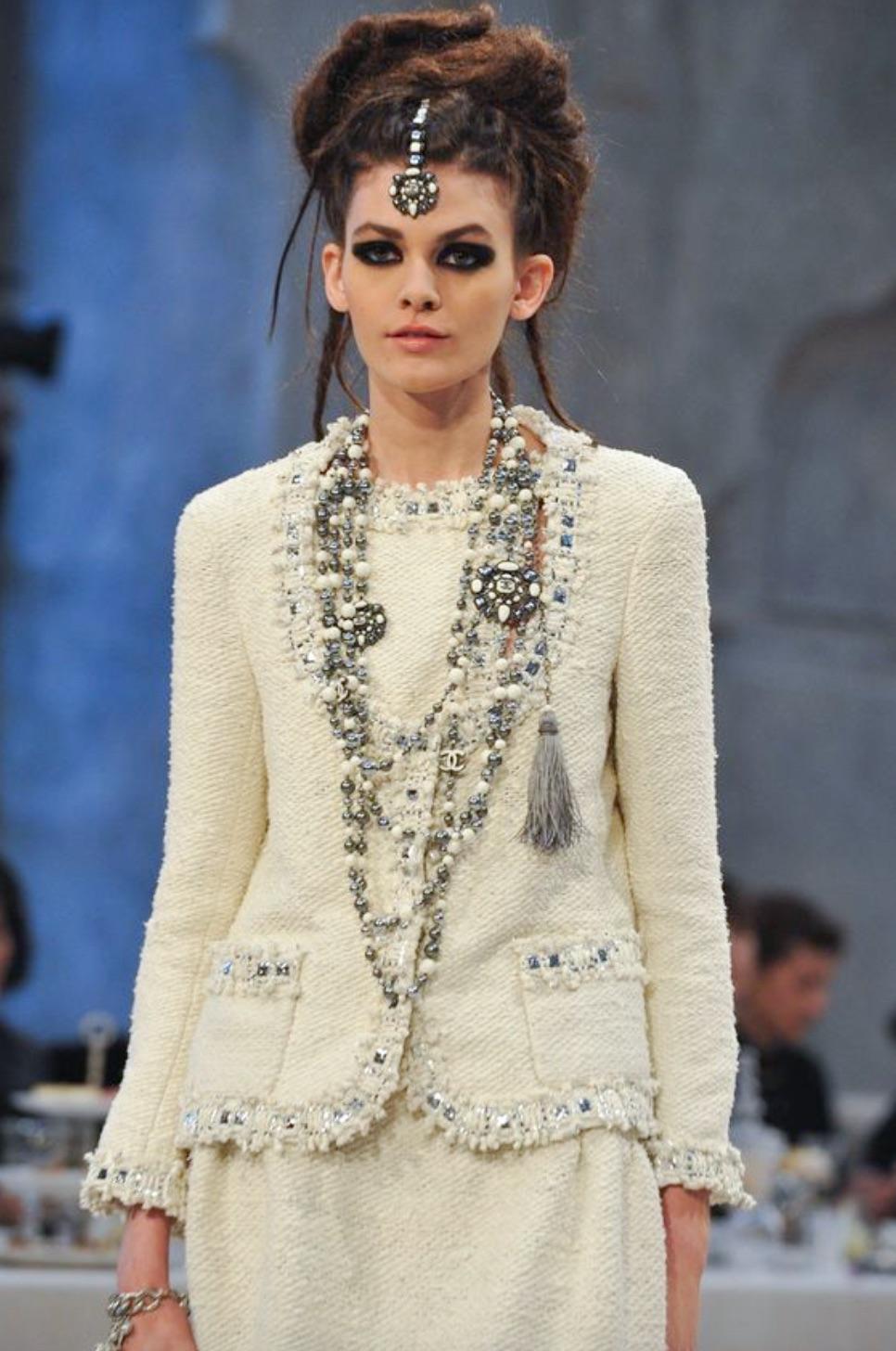 Donna Chanel Pre-Fall 2012 Bombay Ecru Argento Impreziosito Tweed 12A Giacca Abito in vendita