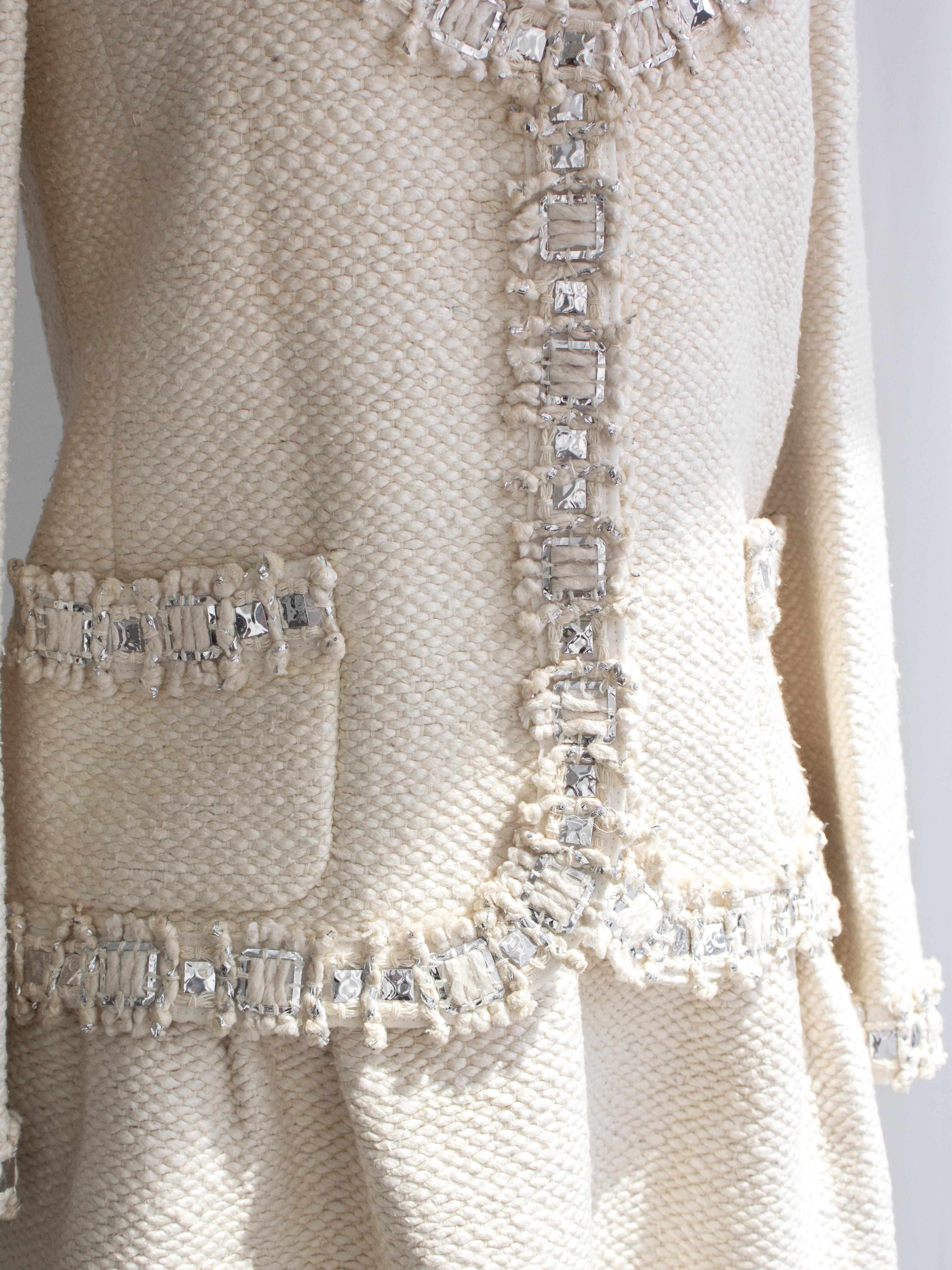 Chanel Pre-Fall 2012 Bombay Ecru Argento Impreziosito Tweed 12A Giacca Abito in vendita 3