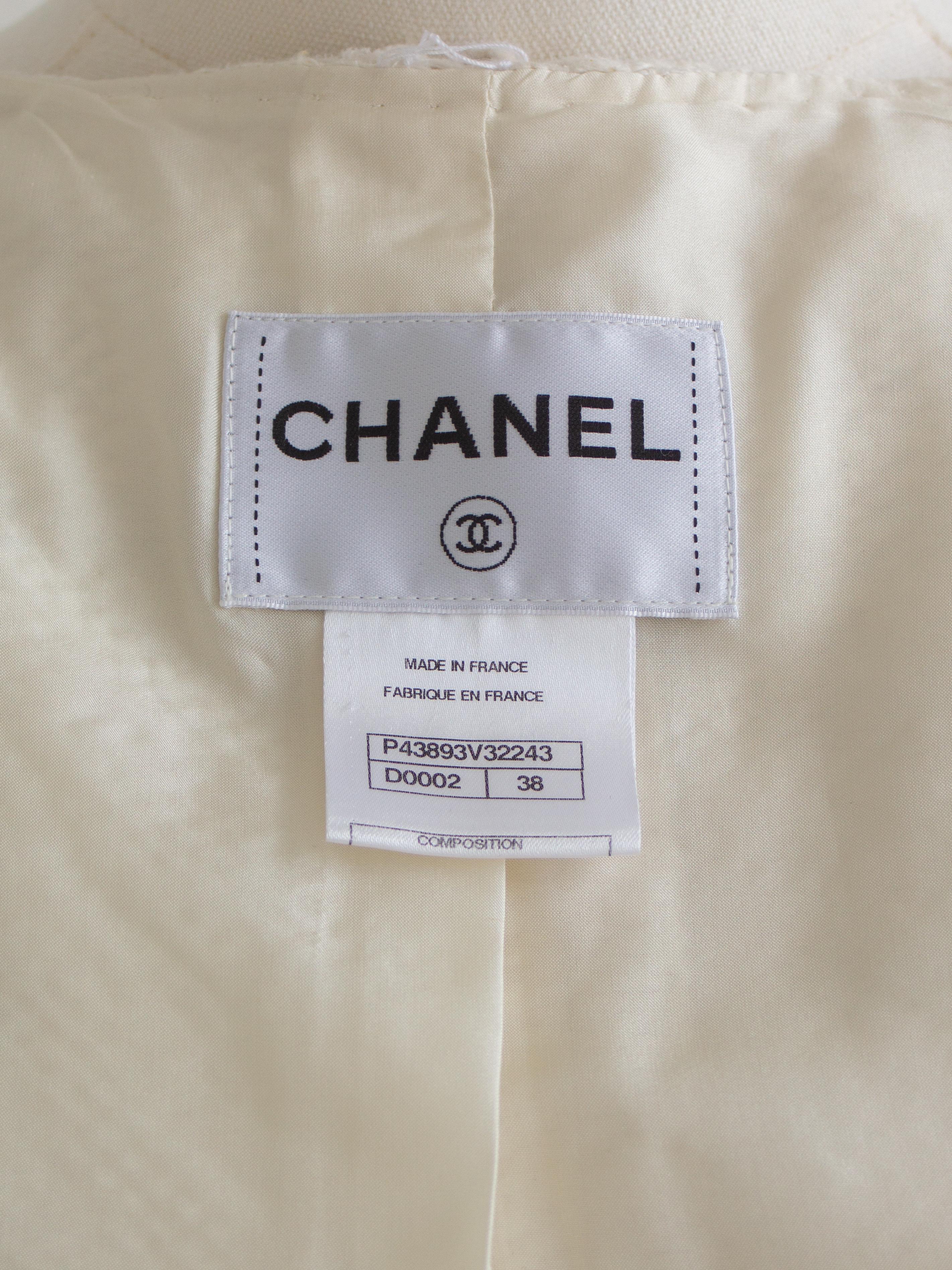 Chanel Pre-Fall 2012 Bombay Ecru Argento Impreziosito Tweed 12A Giacca Abito in vendita 11