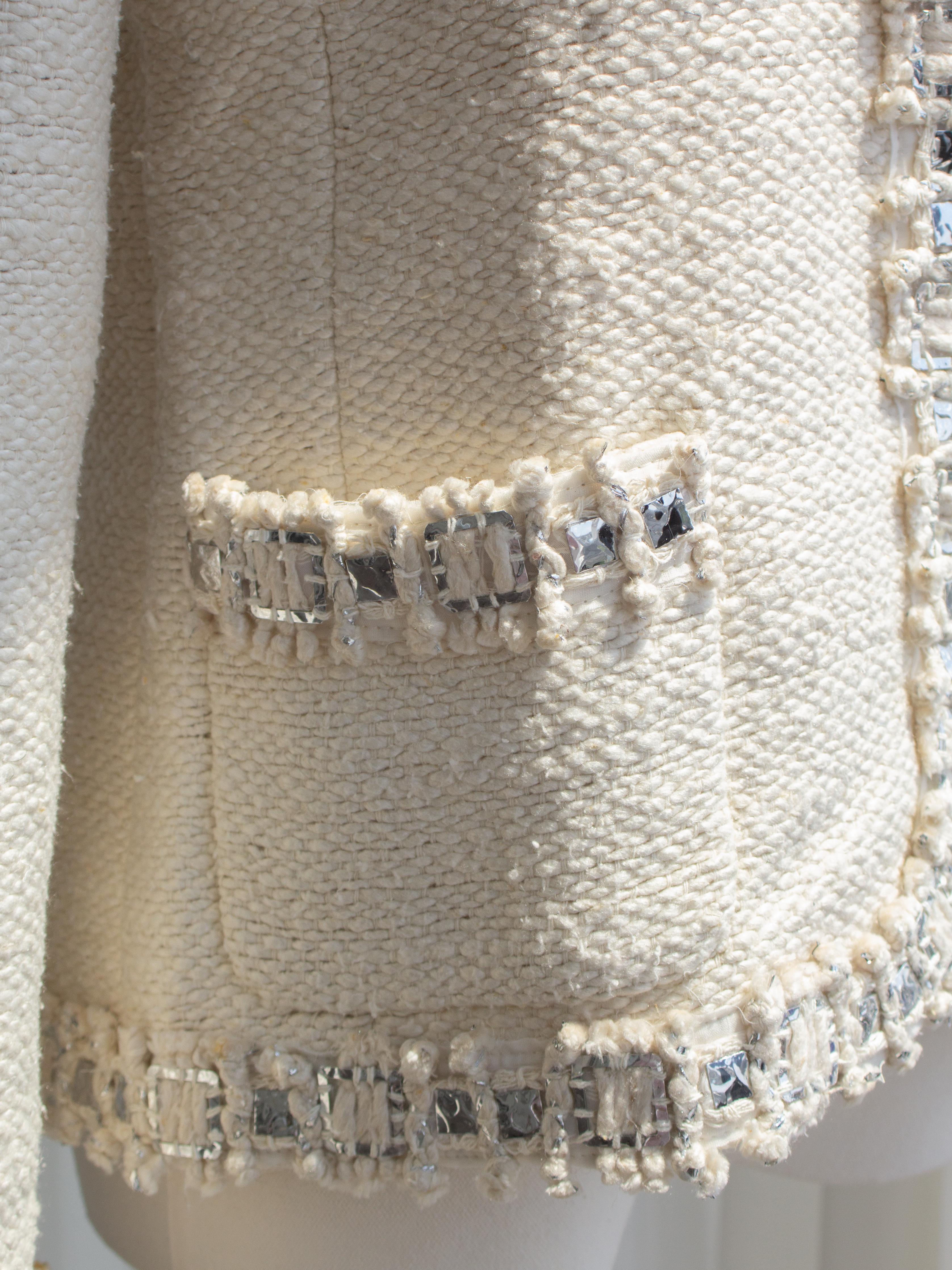 Chanel Pre-Fall 2012 Bombay Ecru Argento Impreziosito Tweed 12A Giacca Abito in vendita 4