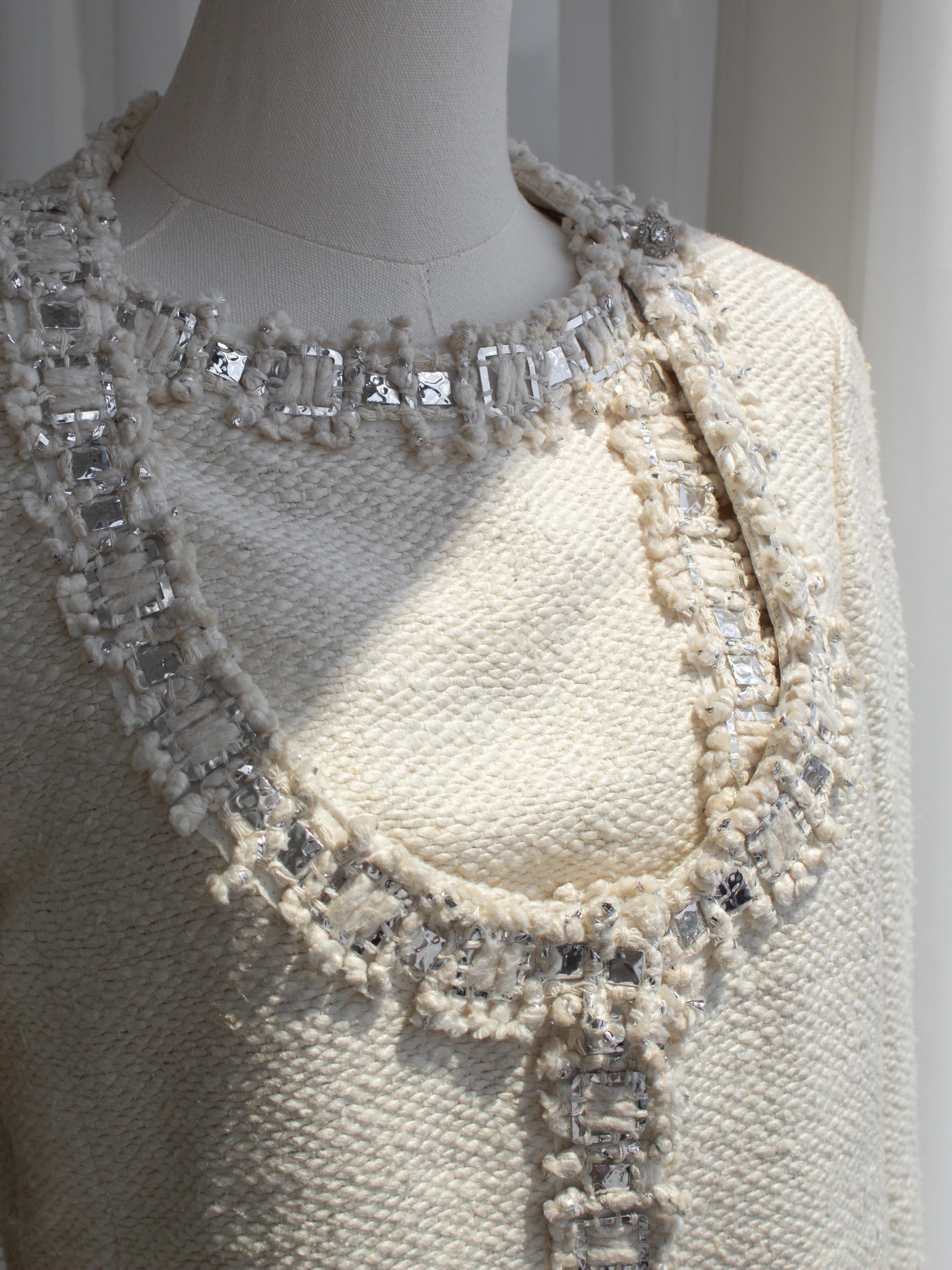 Chanel Pre-Fall 2012 Bombay Ecru Argento Impreziosito Tweed 12A Giacca Abito in vendita 2