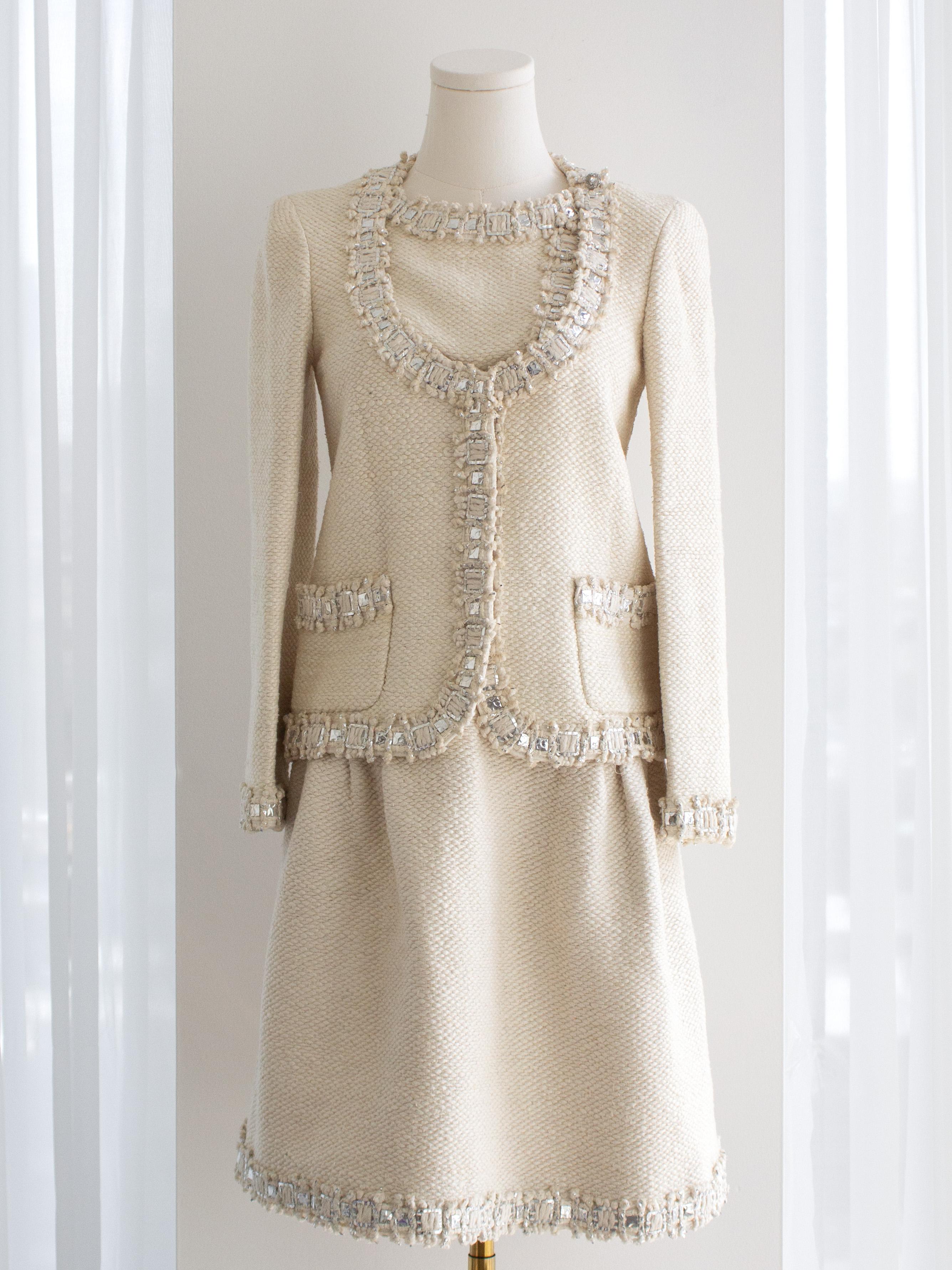 Chanel Pre-Fall 2012 Bombay Ecru Argento Impreziosito Tweed 12A Giacca Abito in vendita 1