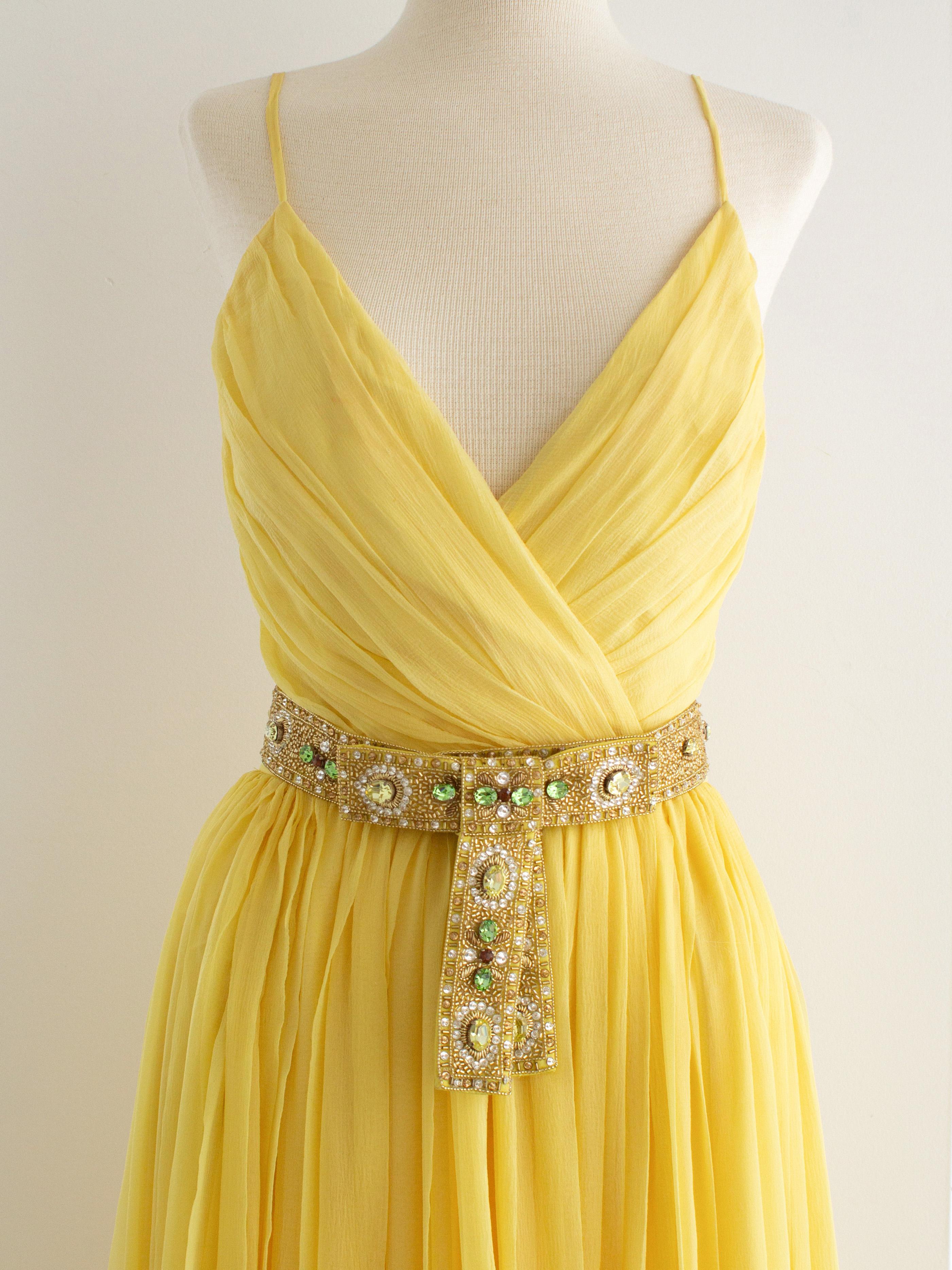 Christian Dior by John Galliano Resort 2008 Robe en soie jaune avec ceinture ornée de bijoux en vente 1